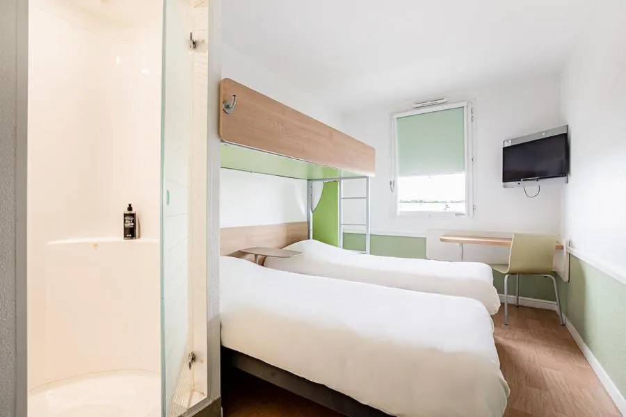 Photo of the whole room, Bed in ibis budget Carcassonne Aéroport - A61