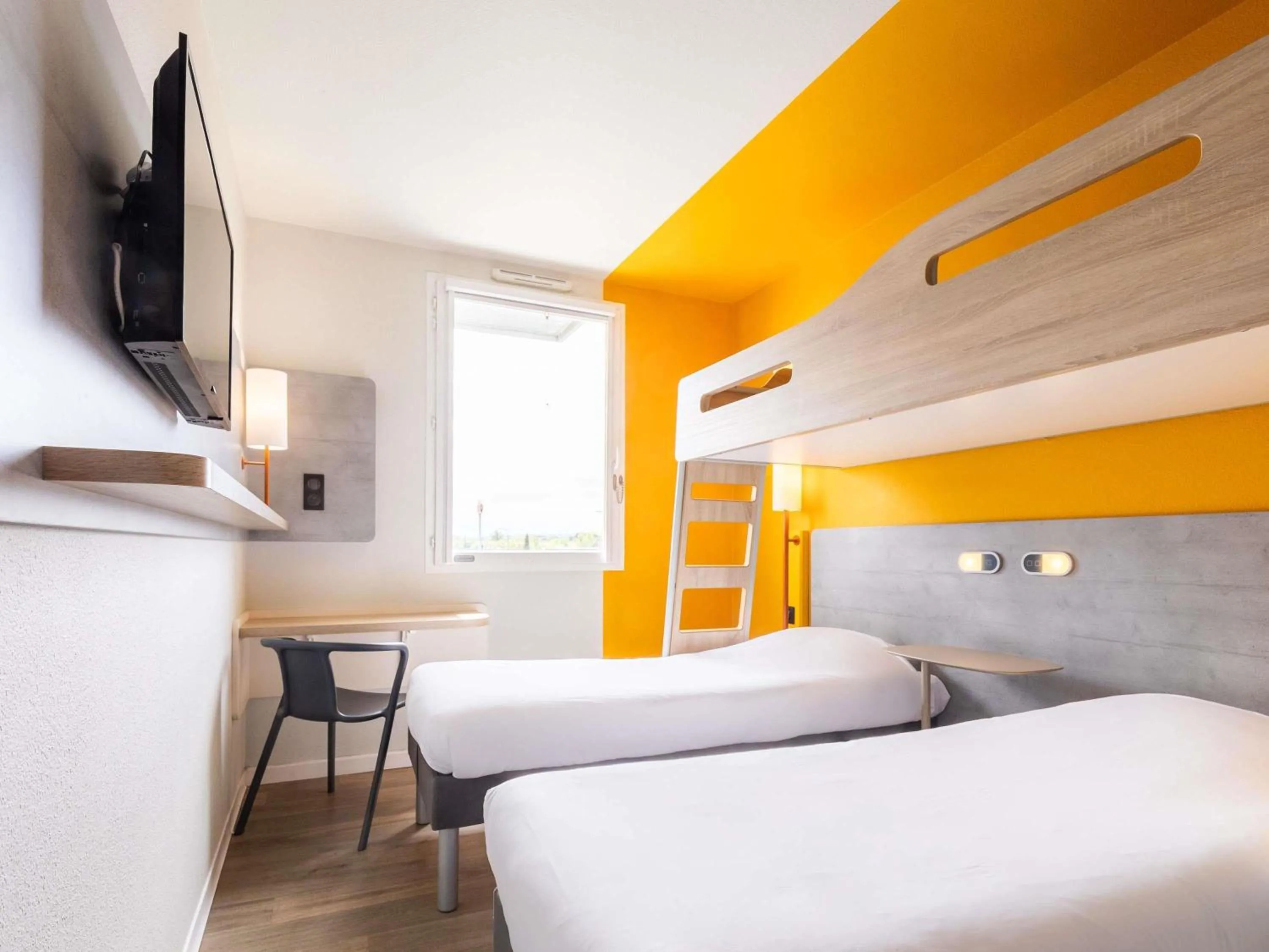 Bedroom, Bed in ibis budget Carcassonne Aéroport - A61