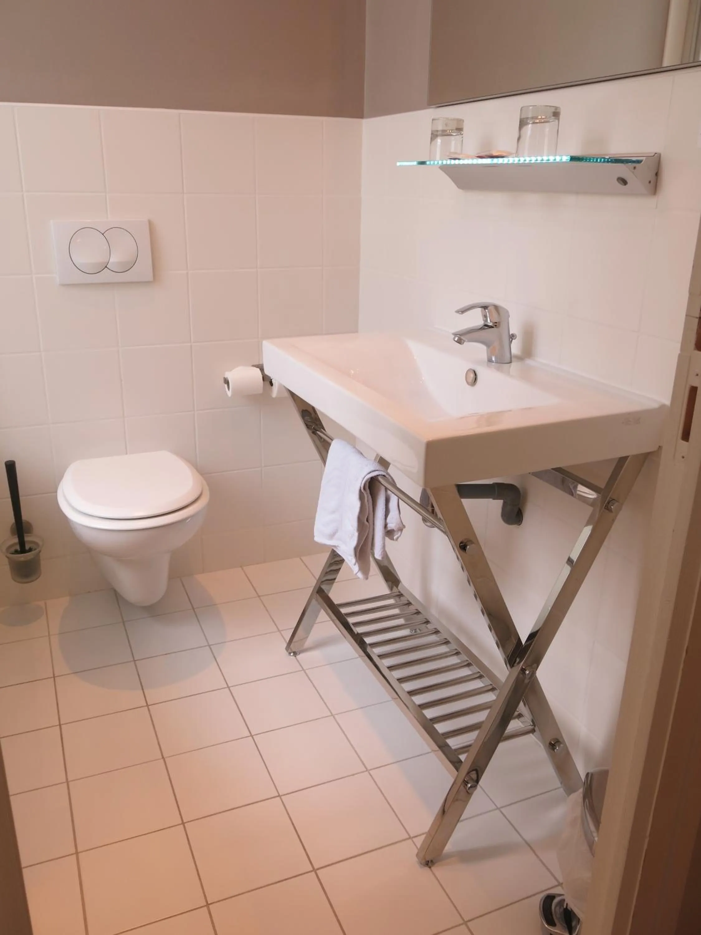 Toilet in Hôtel Moderna