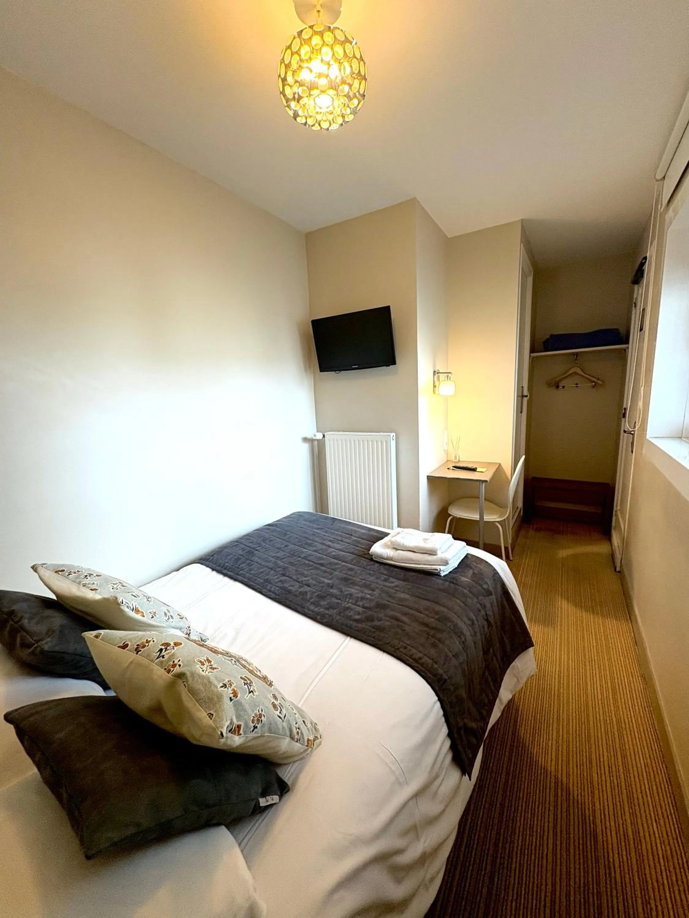 Bed in Hôtel Moderna