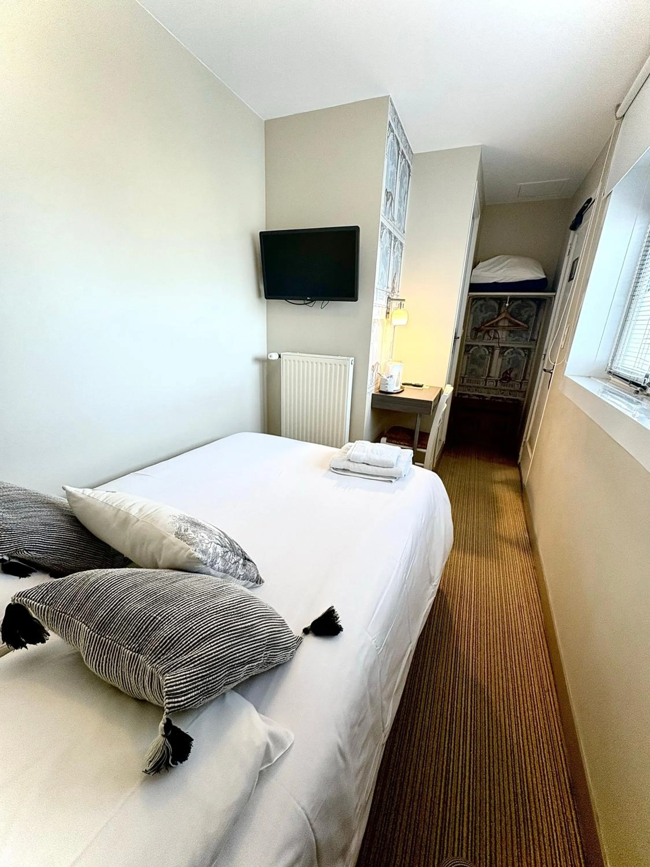 Bed in Hôtel Moderna