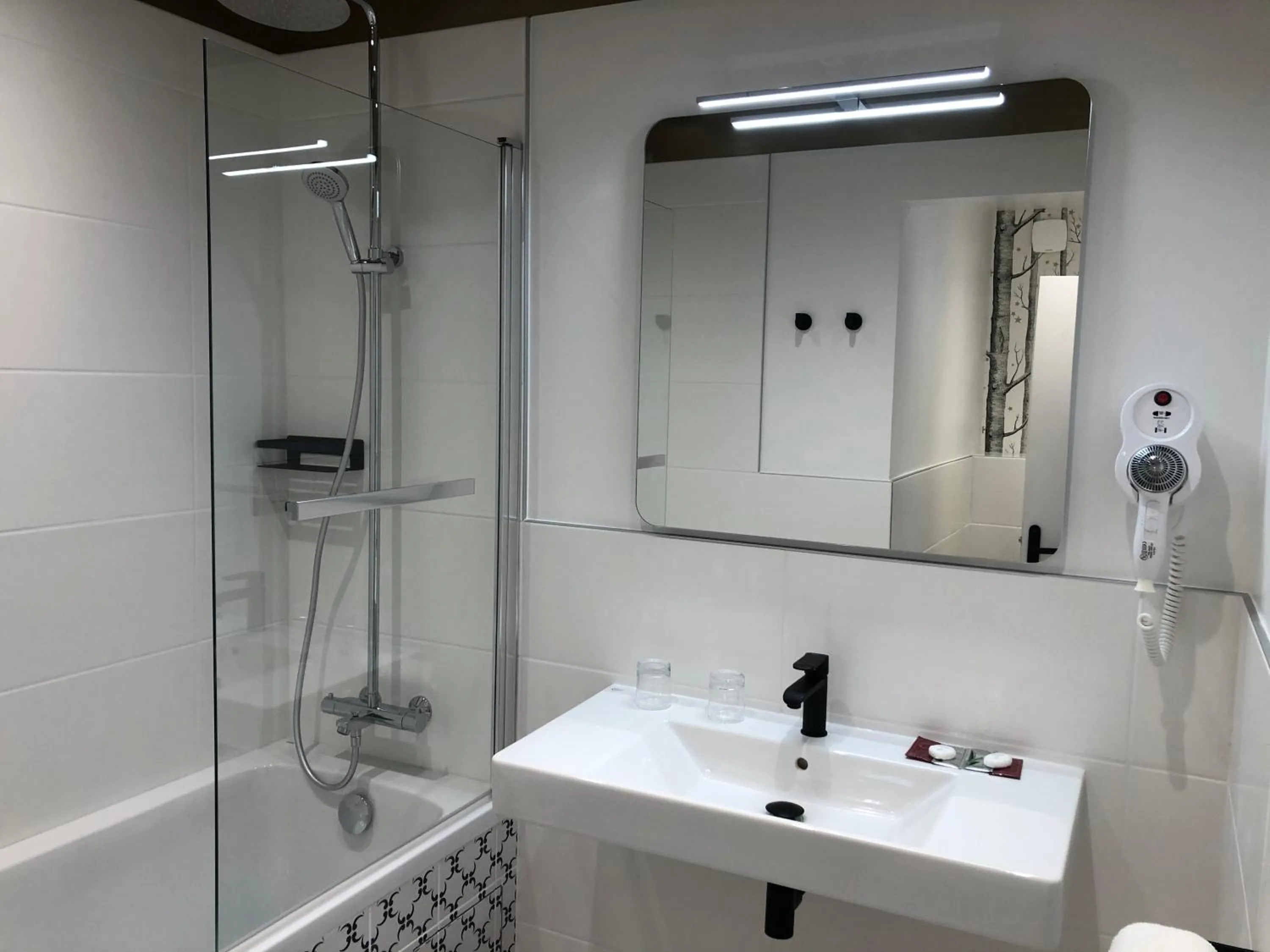 Bathroom in Hôtel Moderna