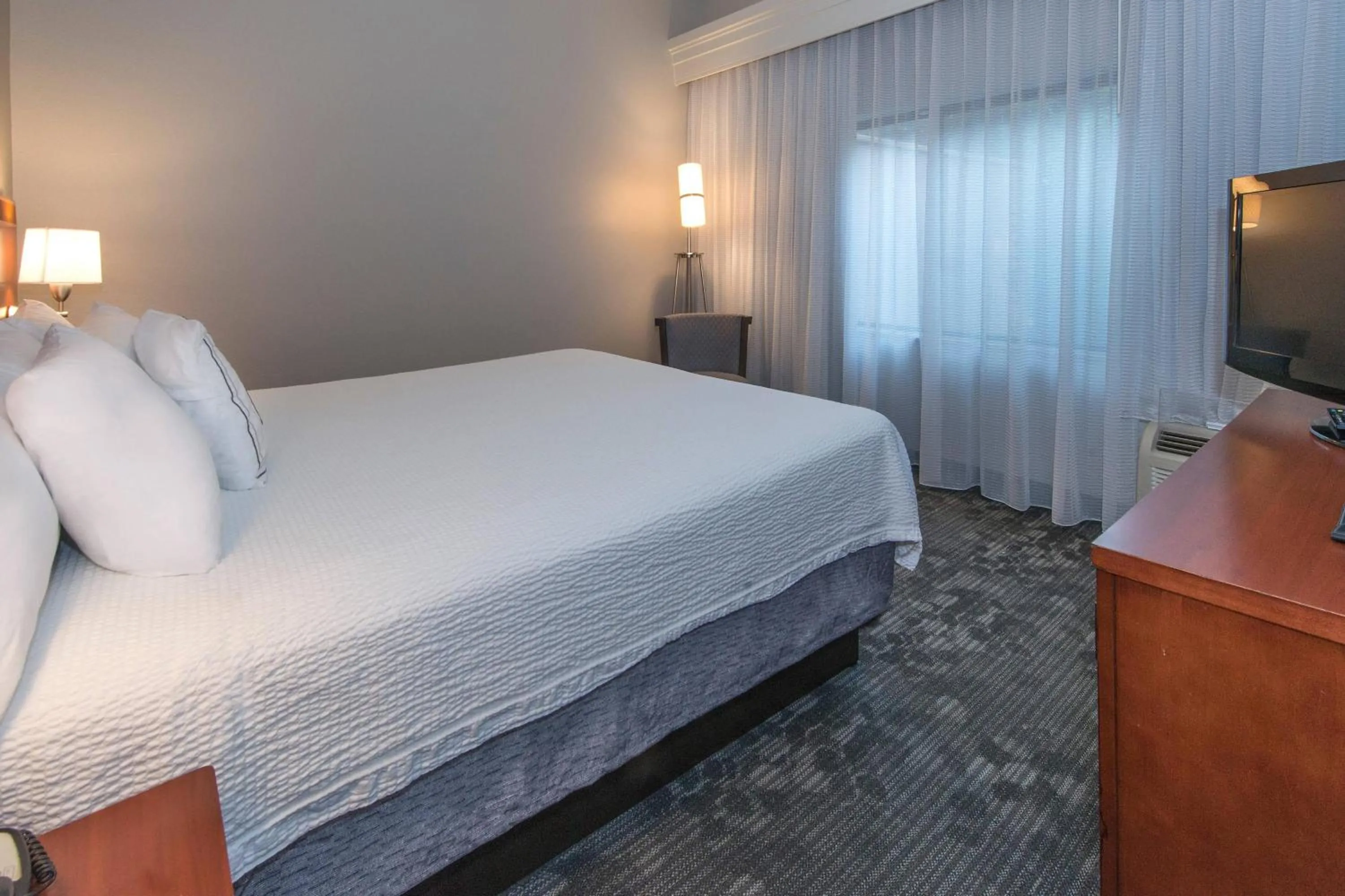 Bedroom, Bed in Courtyard by Marriott Albany