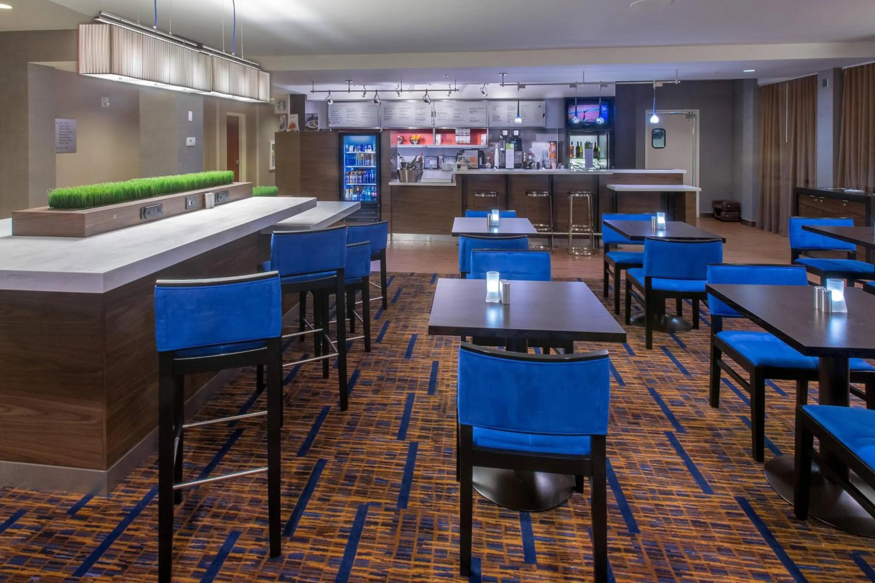Restaurant/places to eat in Courtyard by Marriott Albany