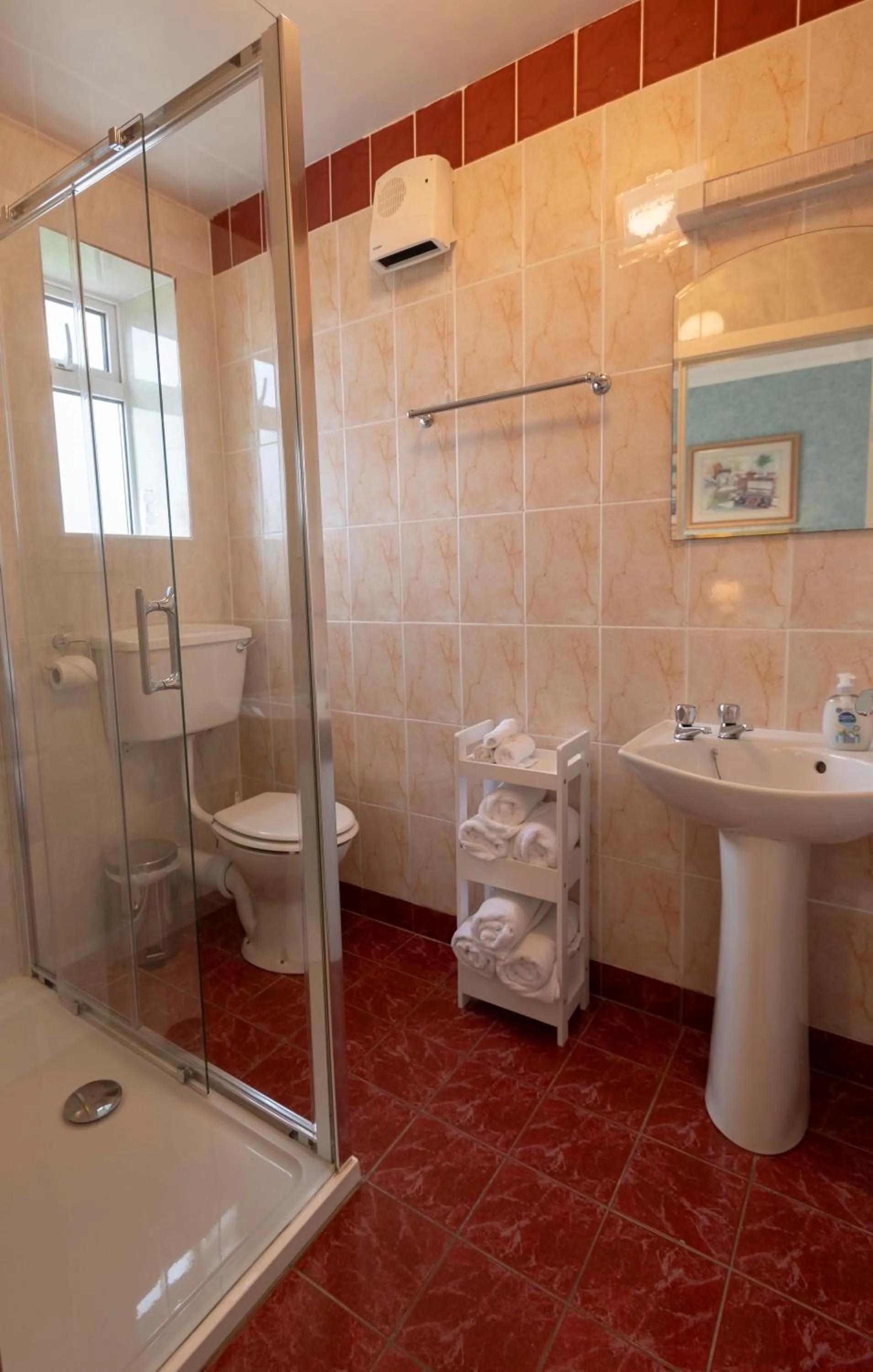 Shower in Murphys Farmhouse B&B