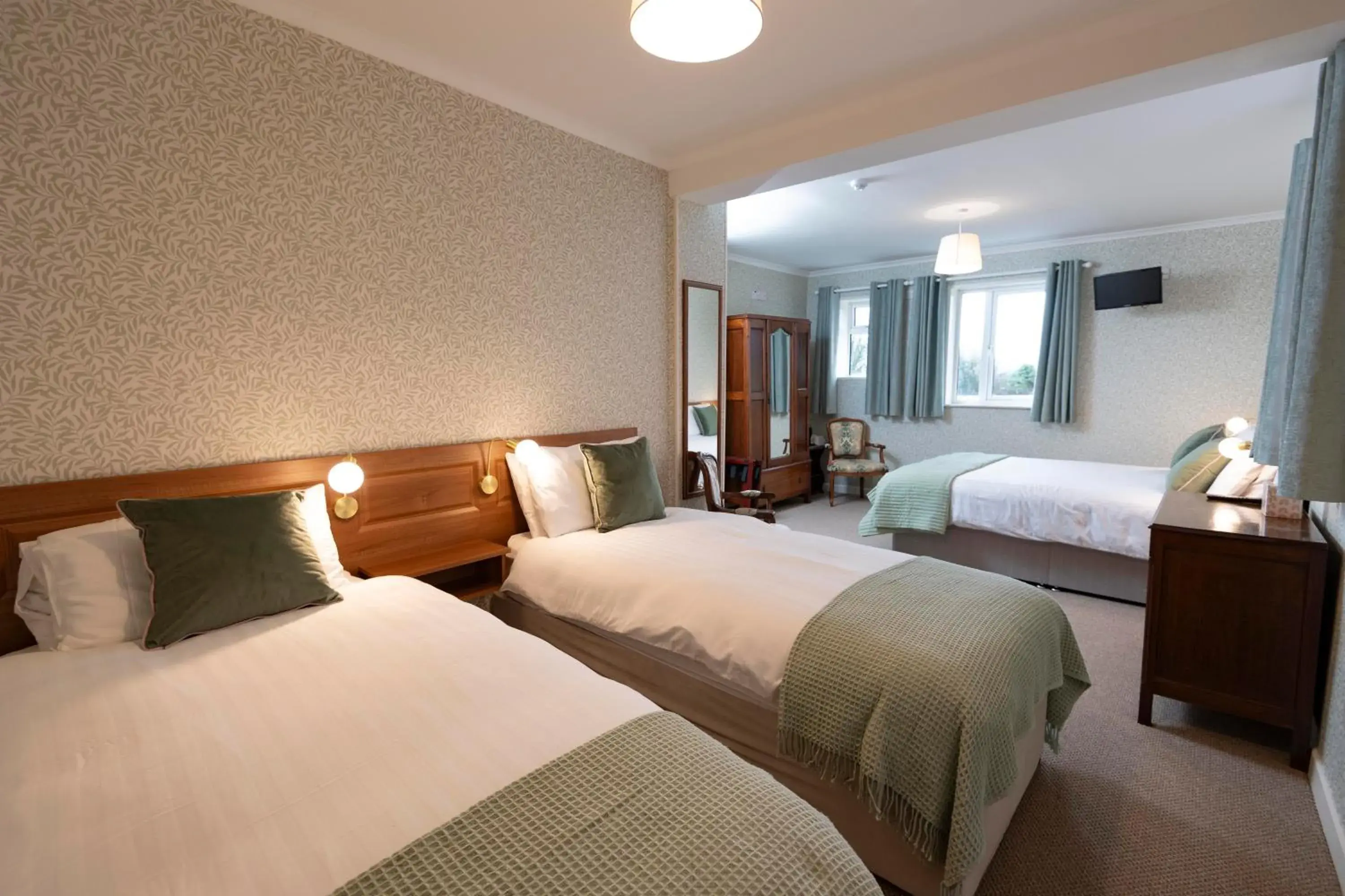 Family Room (2 Adults + 2 Children) in Murphys Farmhouse B&B Family Room (2 Adults + 2 Children) in Murphys Farmhouse B&B