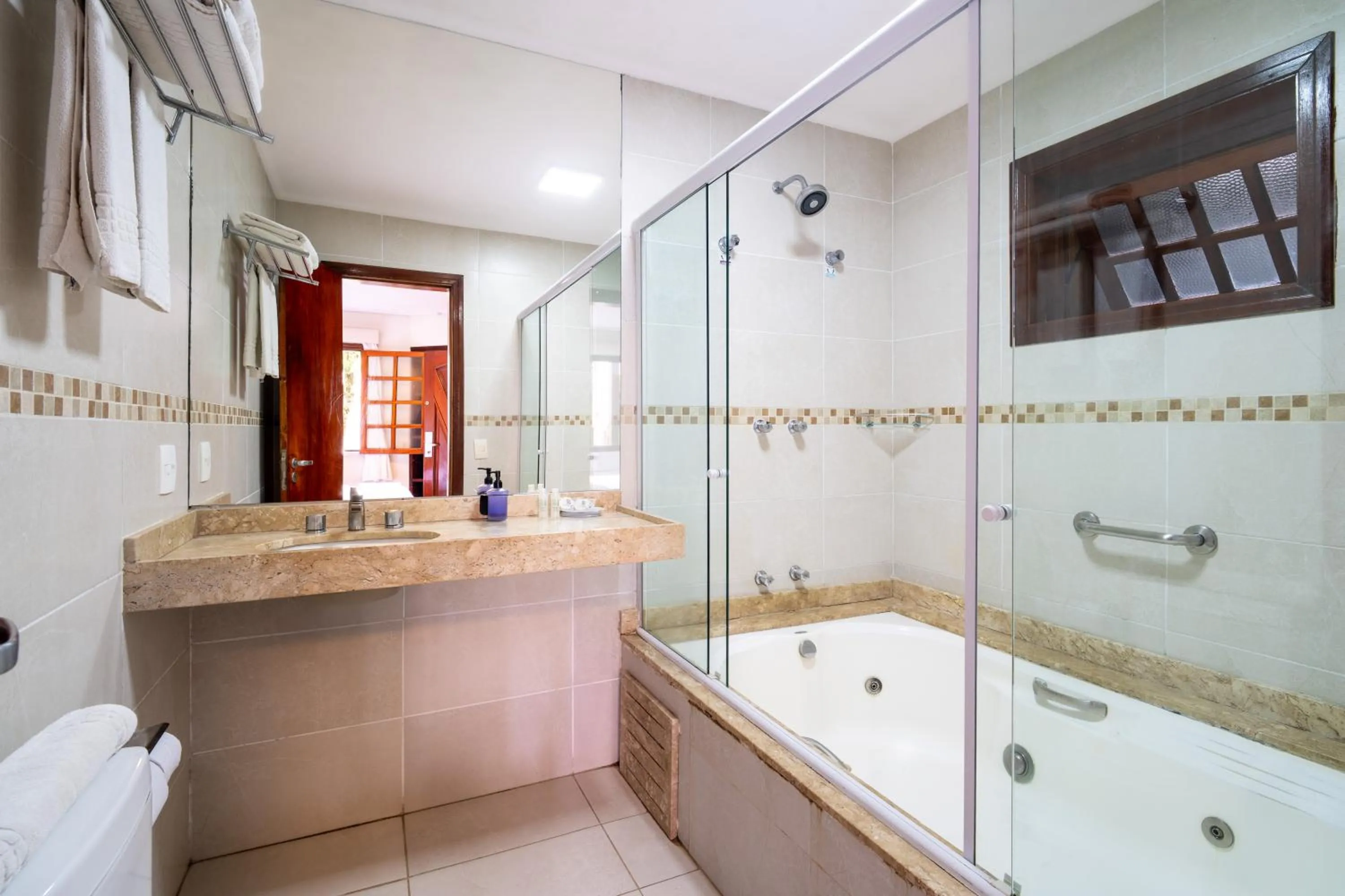 Shower in Pousada Campos de Provence Campos do Jordão