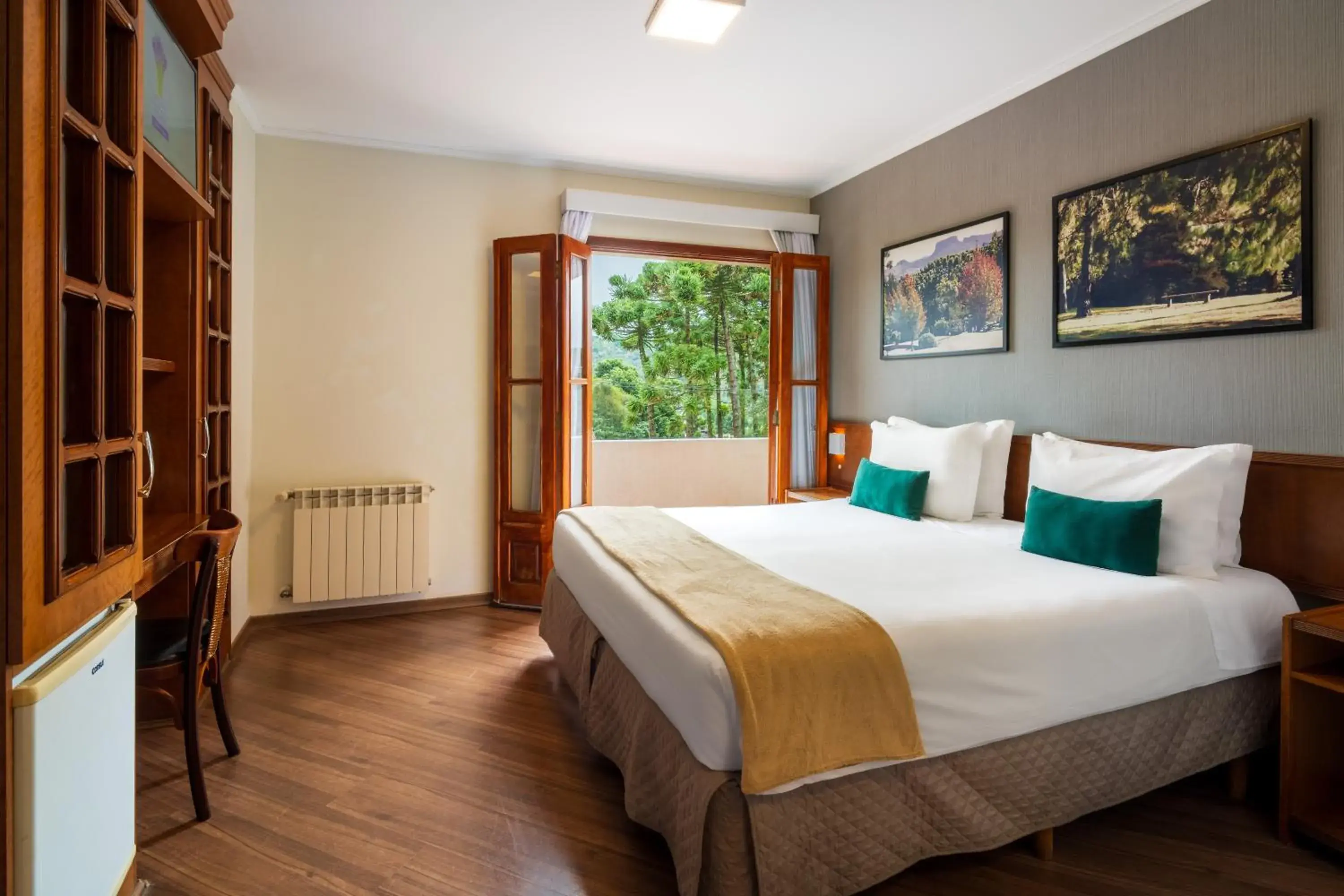 Family Room with Balcony in Pousada Campos de Provence Campos do Jordão Family Room with Balcony in Pousada Campos de Provence Campos do Jordão