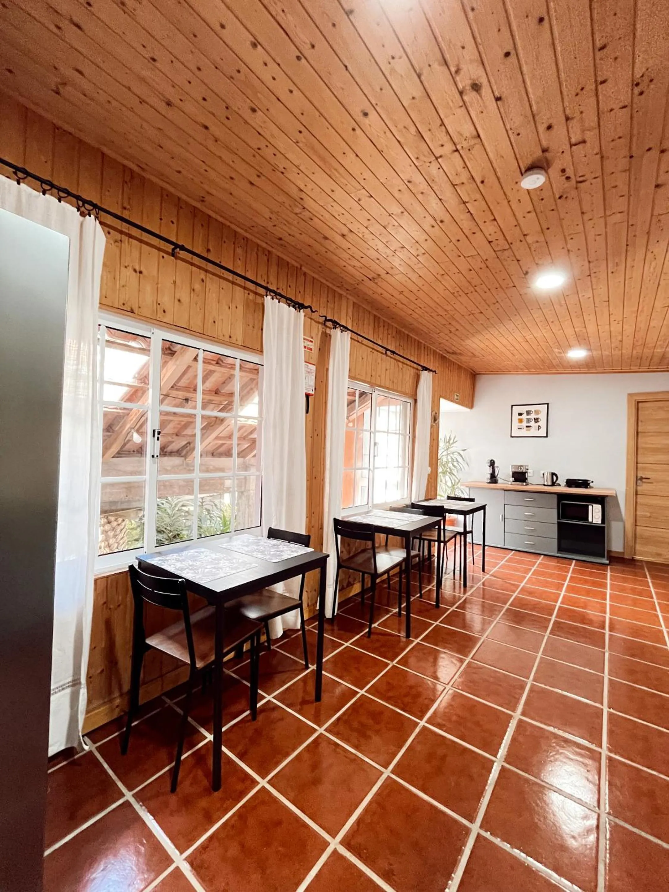 Kitchen or kitchenette in Gardens Guest House