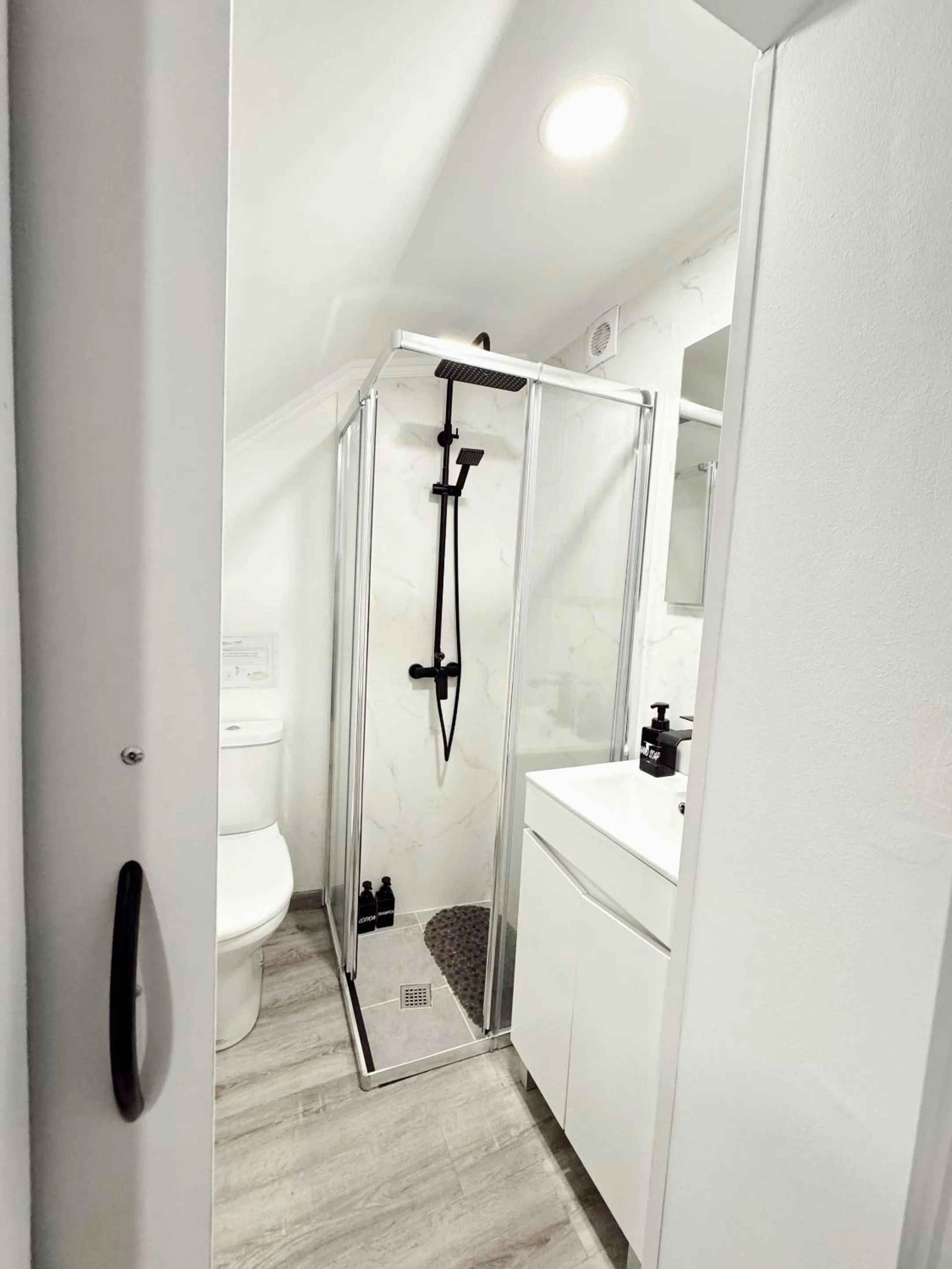 Bathroom in Gardens Guest House