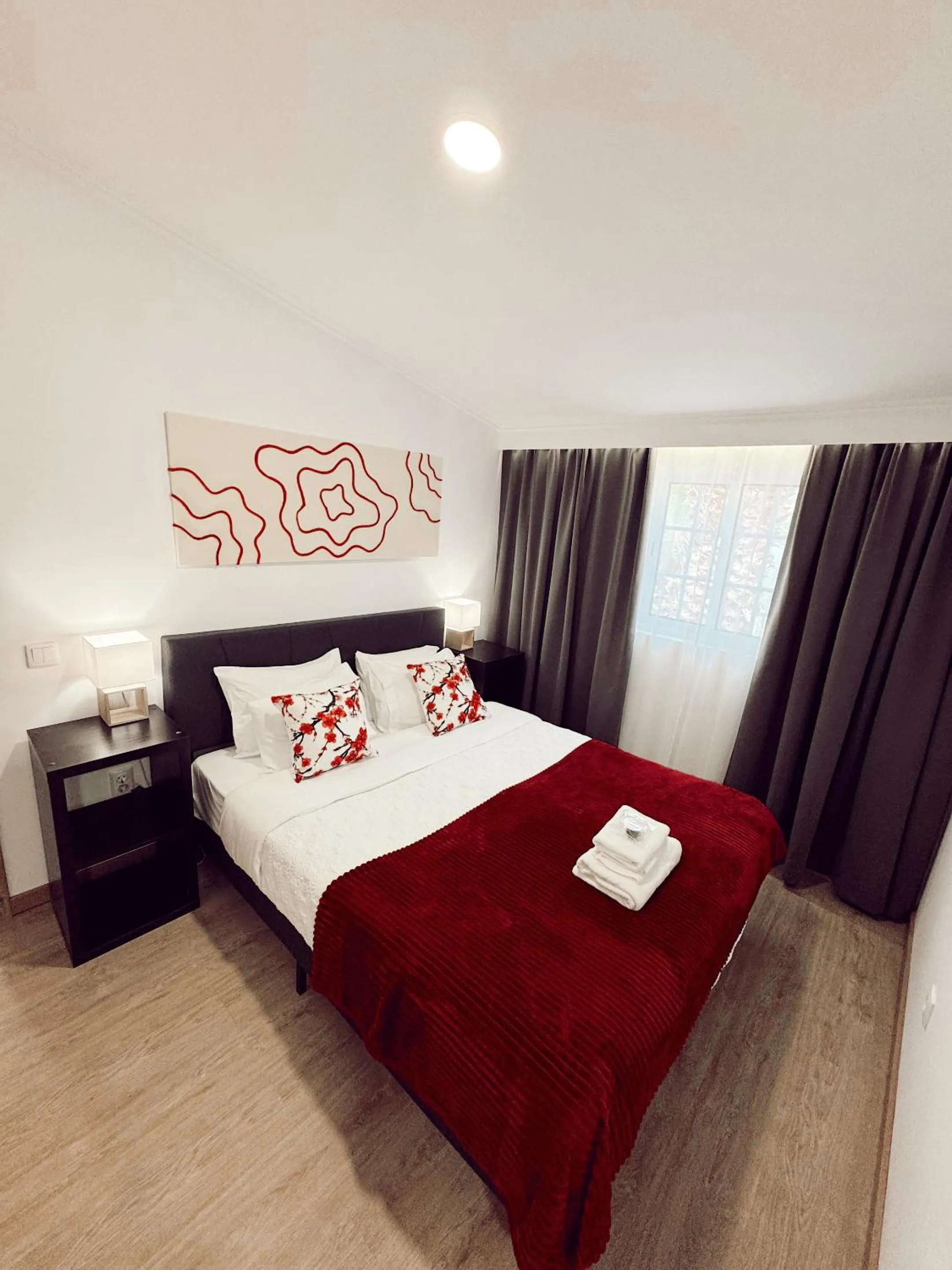 Bedroom, Bed in Gardens Guest House