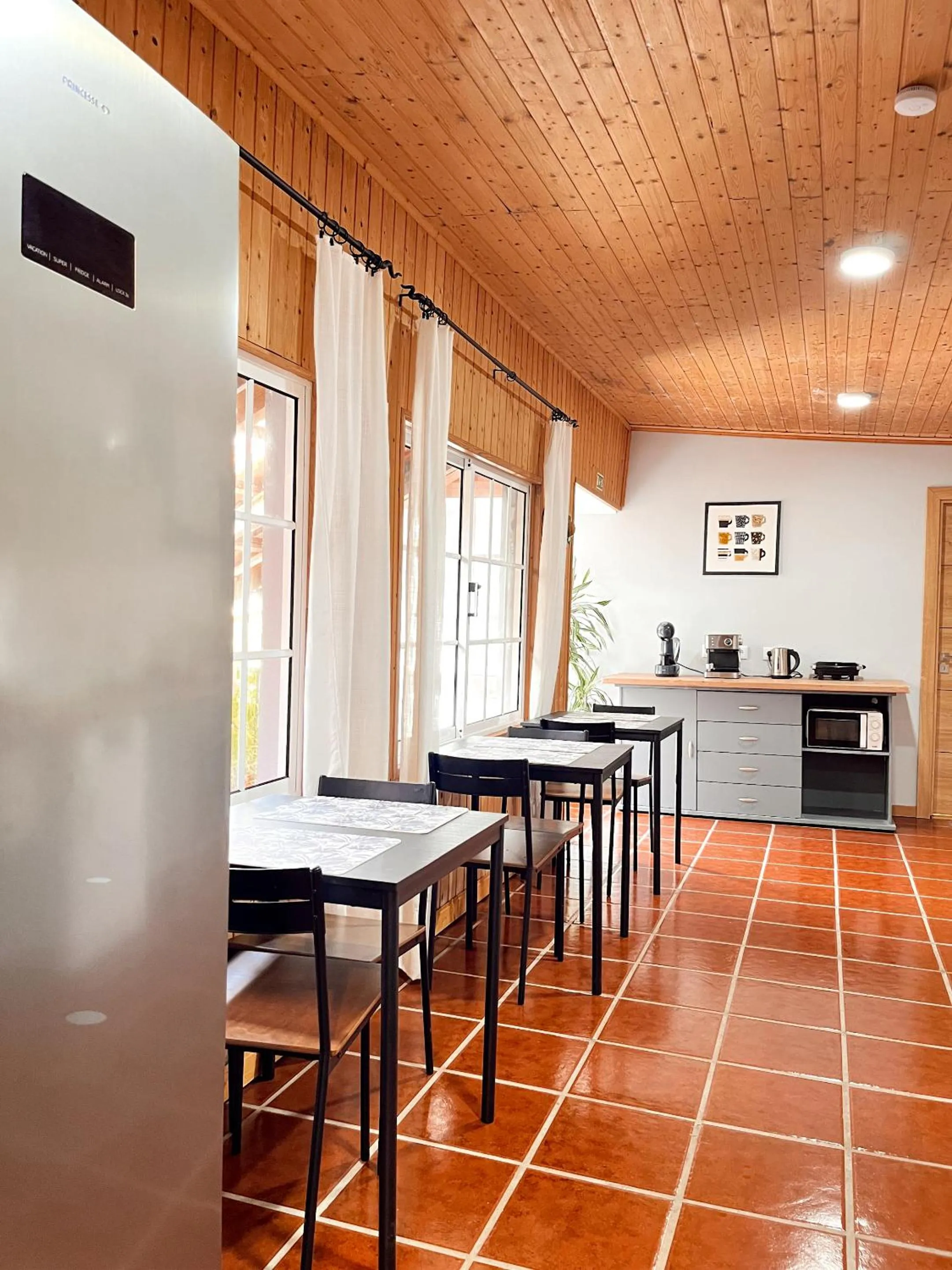 Kitchen or kitchenette in Gardens Guest House