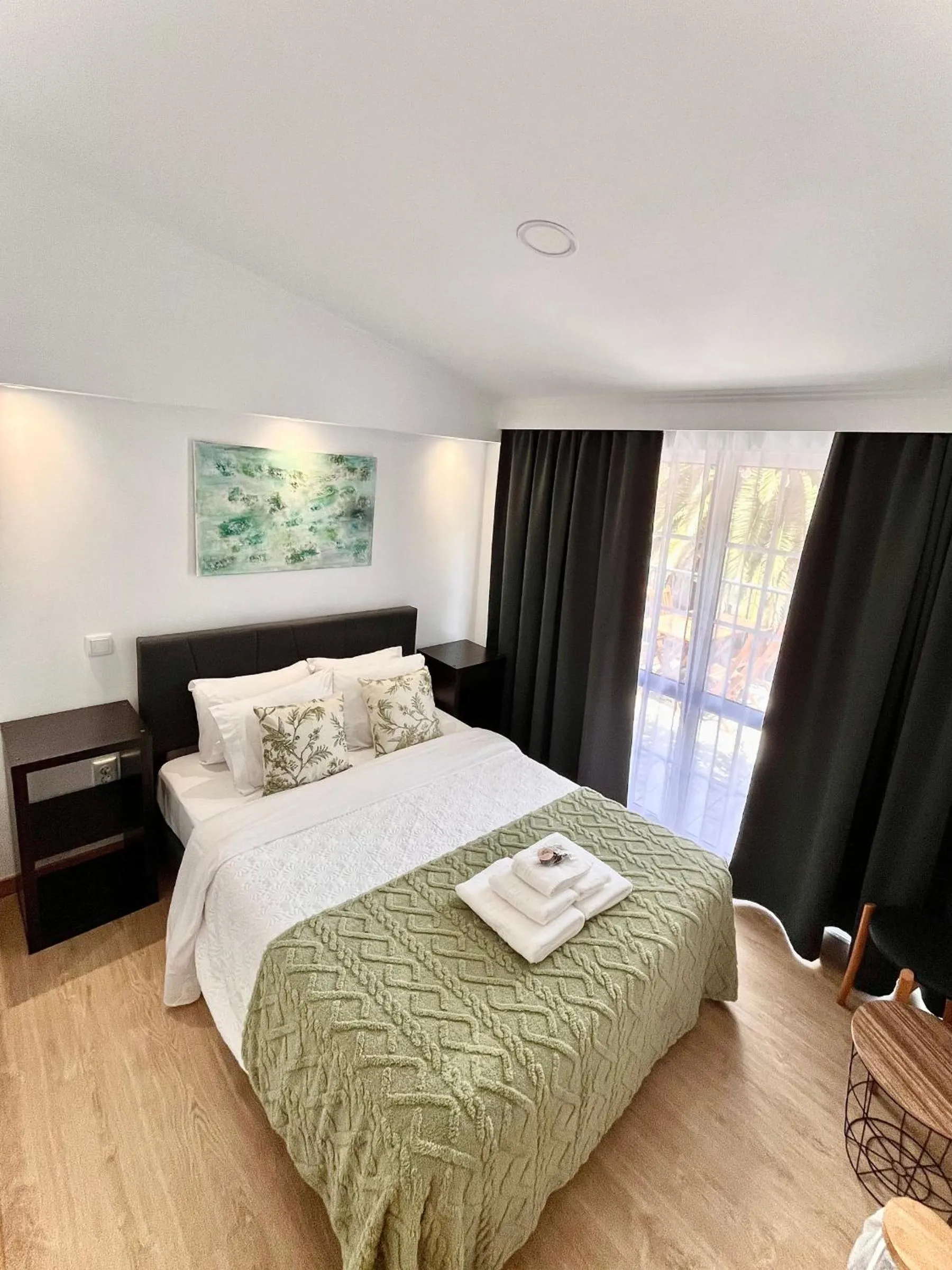 Bedroom, Bed in Gardens Guest House