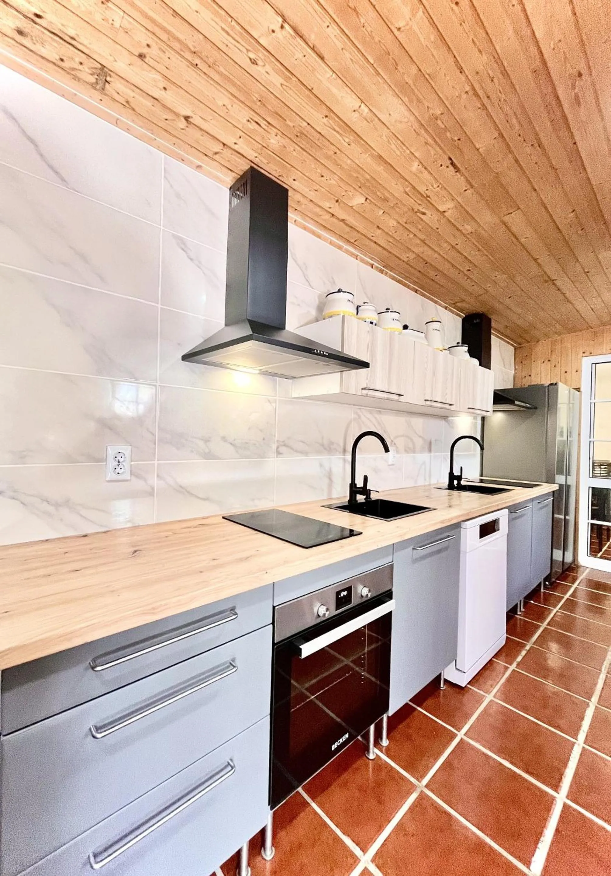 Kitchen or kitchenette in Gardens Guest House