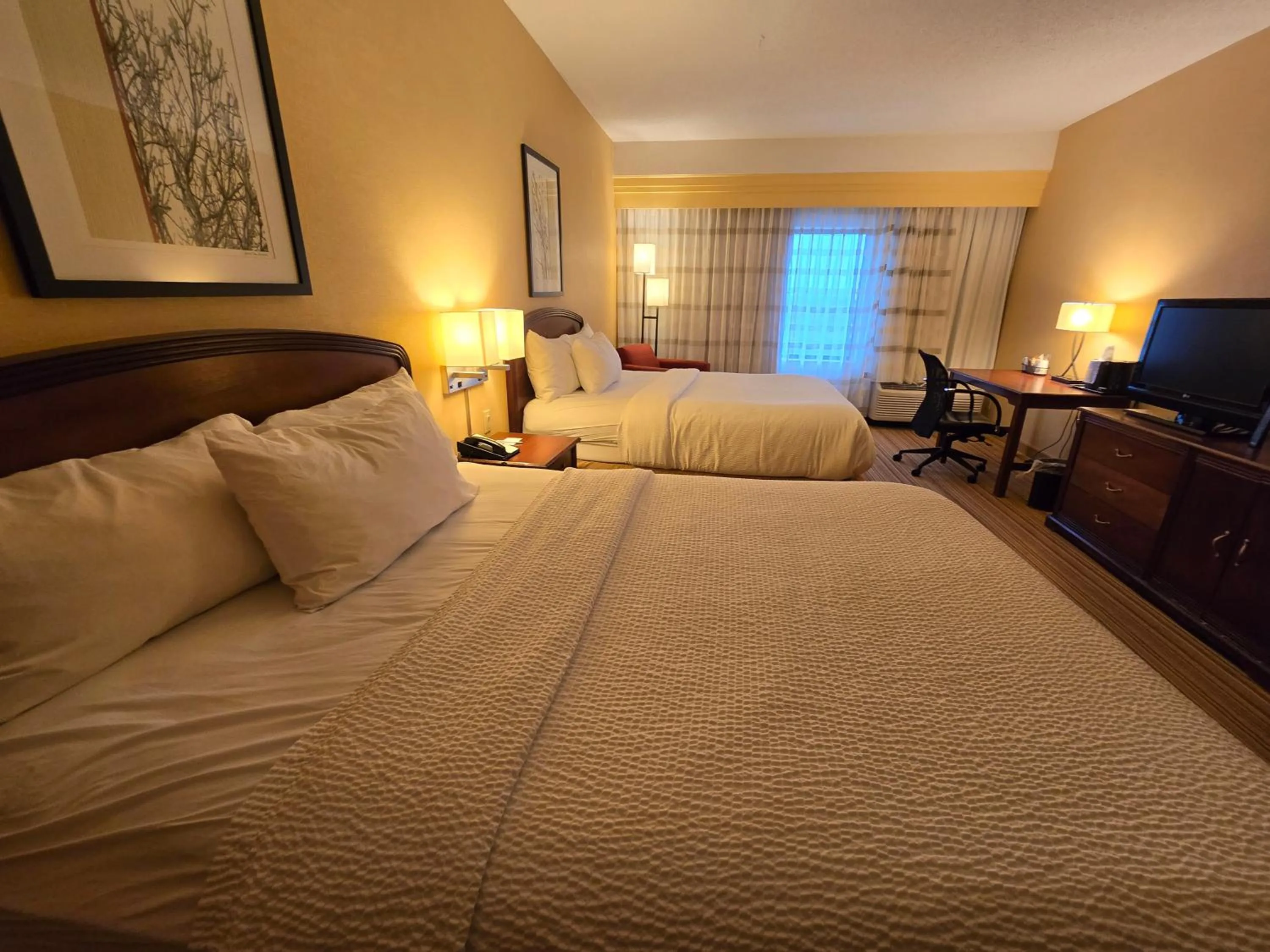 Bedroom, Bed in Country Inn & Suites by Radisson, Convention Center