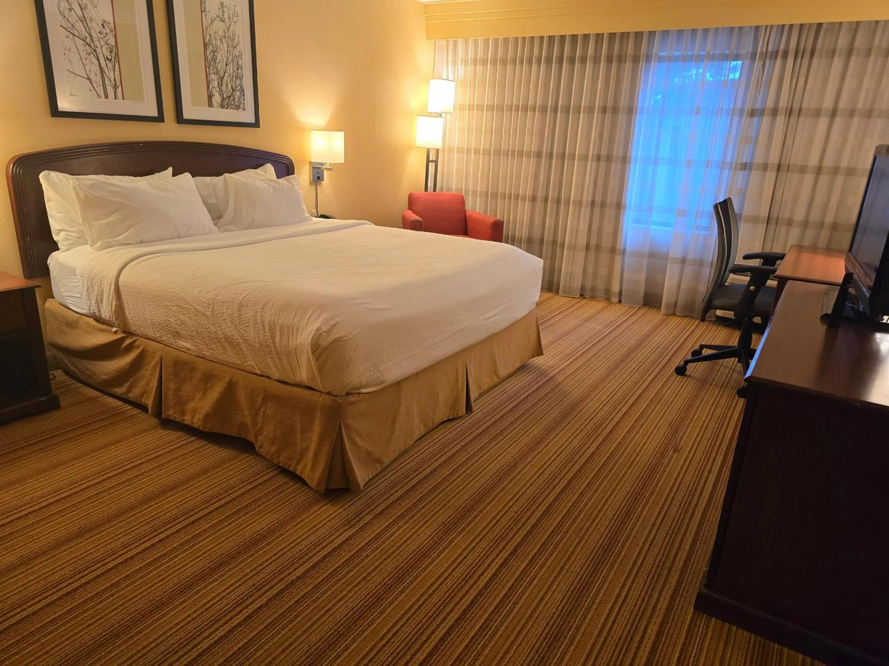 Bedroom, Bed in Country Inn & Suites by Radisson, Convention Center