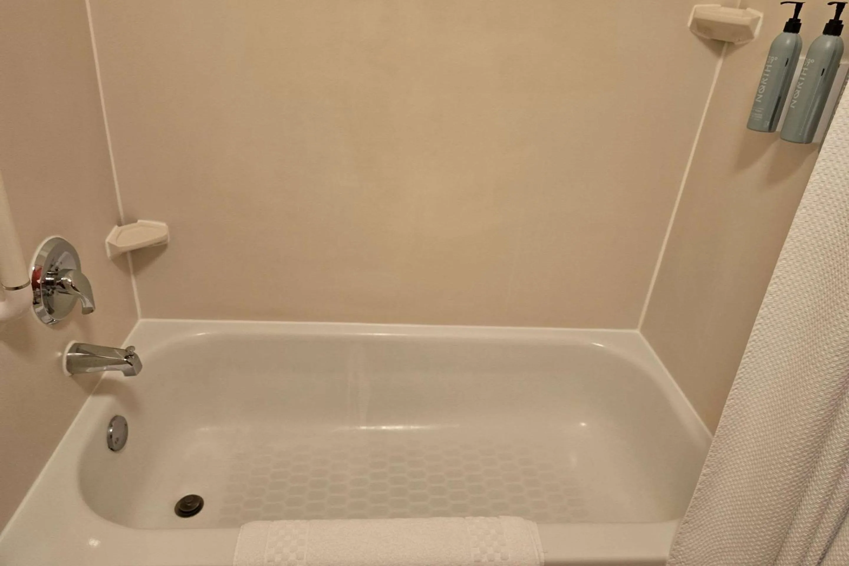 Bedroom in Courtyard Altoona