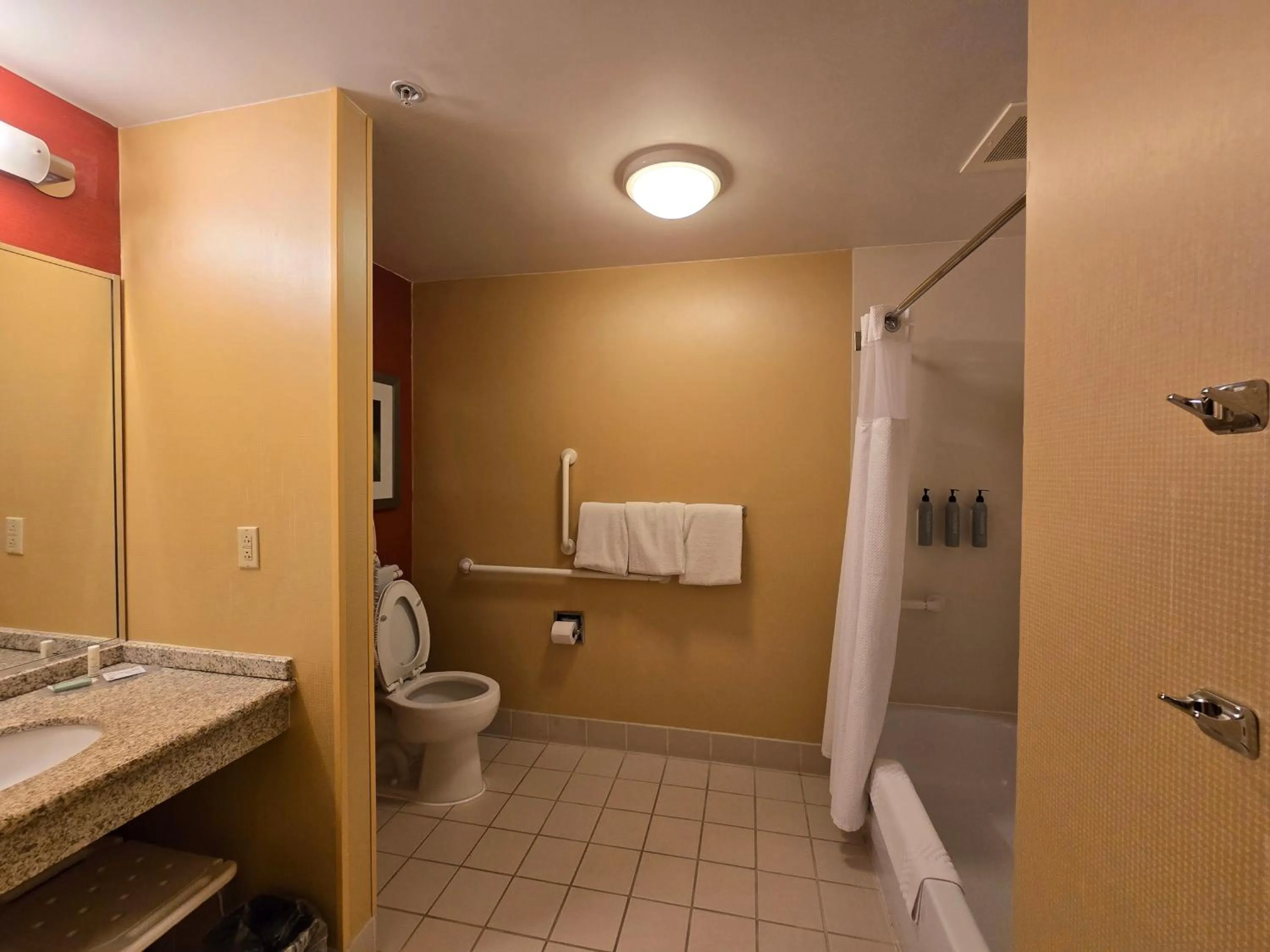 Bathroom in Country Inn & Suites by Radisson, Convention Center
