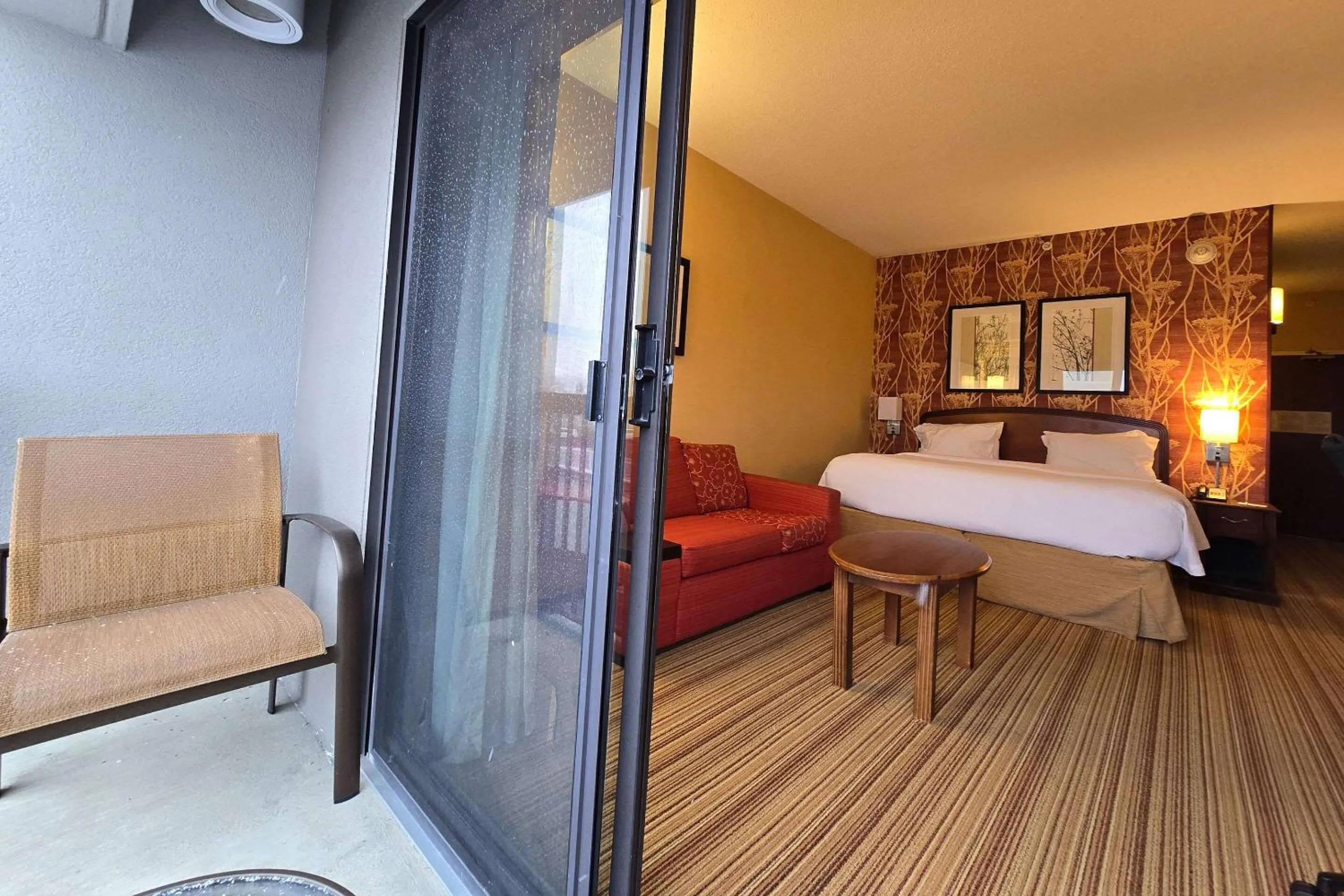 Bedroom, Bed in Courtyard Altoona