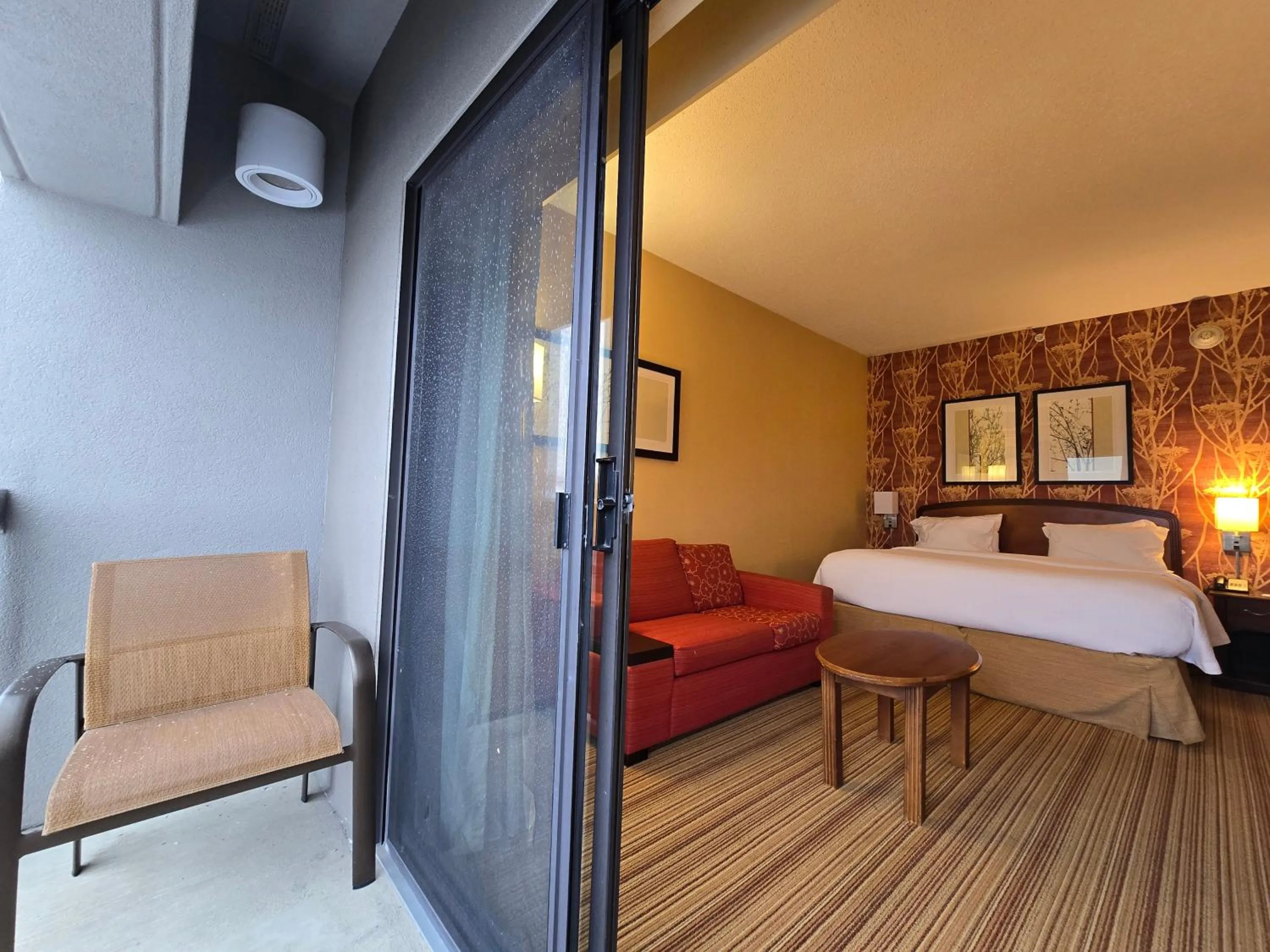 Bedroom, Bed in Country Inn & Suites by Radisson, Convention Center