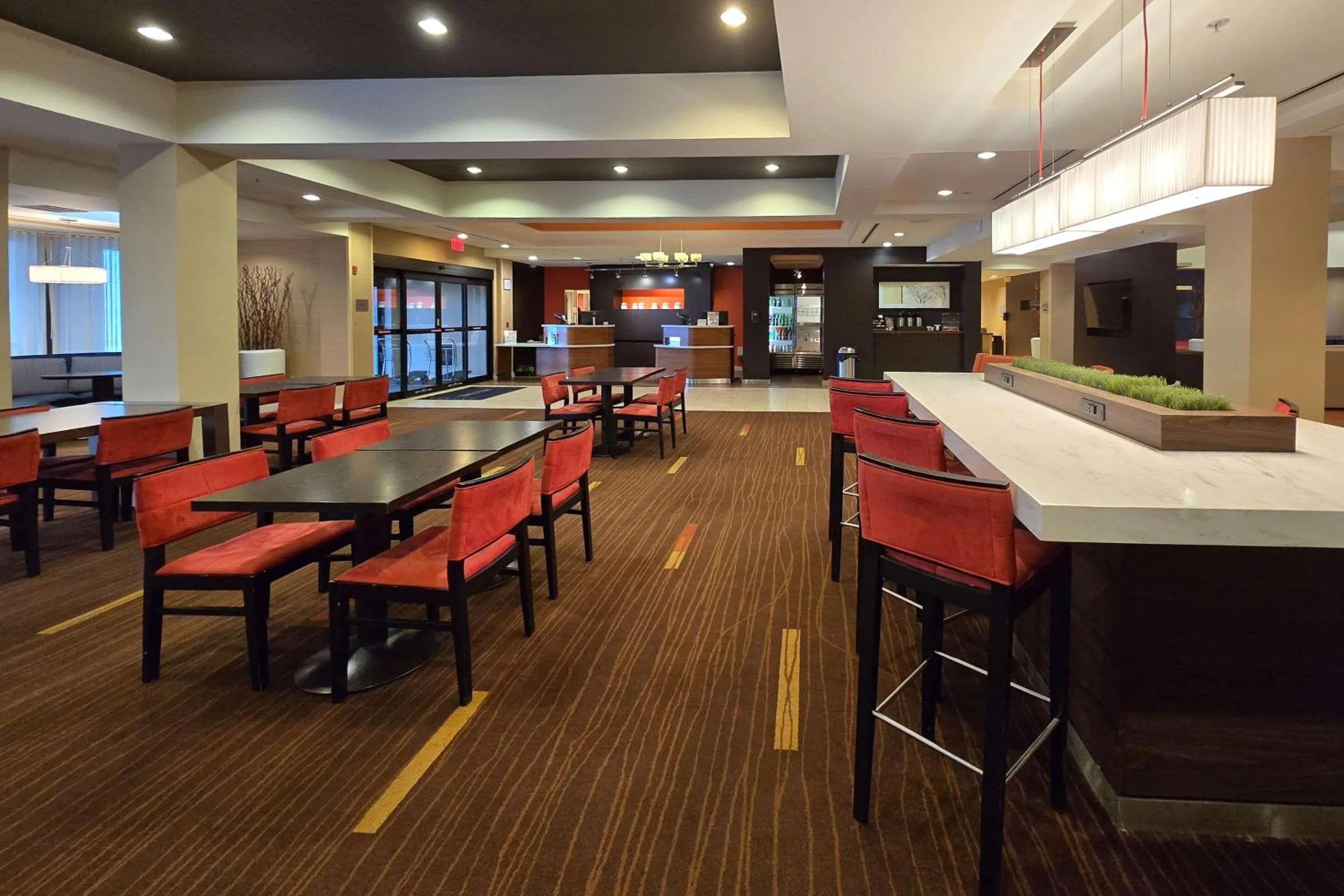 Breakfast in Courtyard Altoona