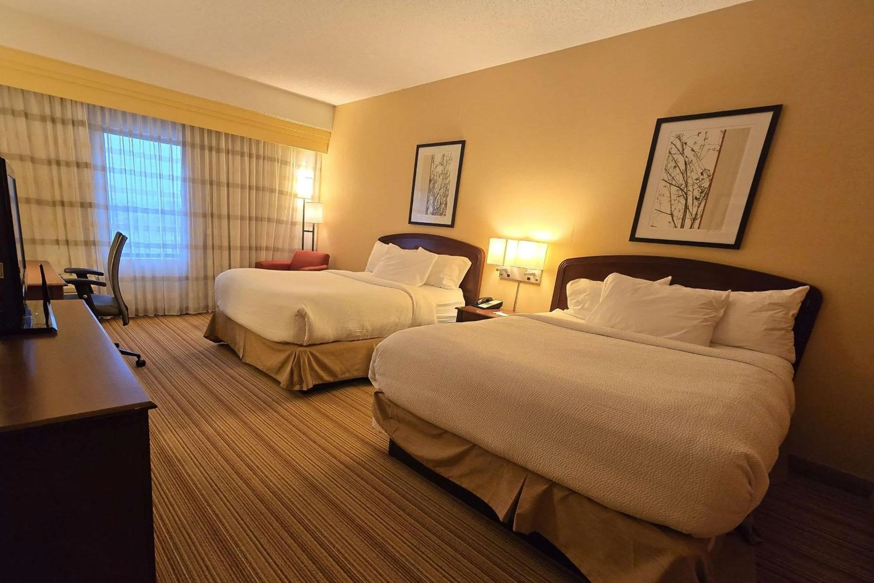 Bedroom, Bed in Courtyard Altoona