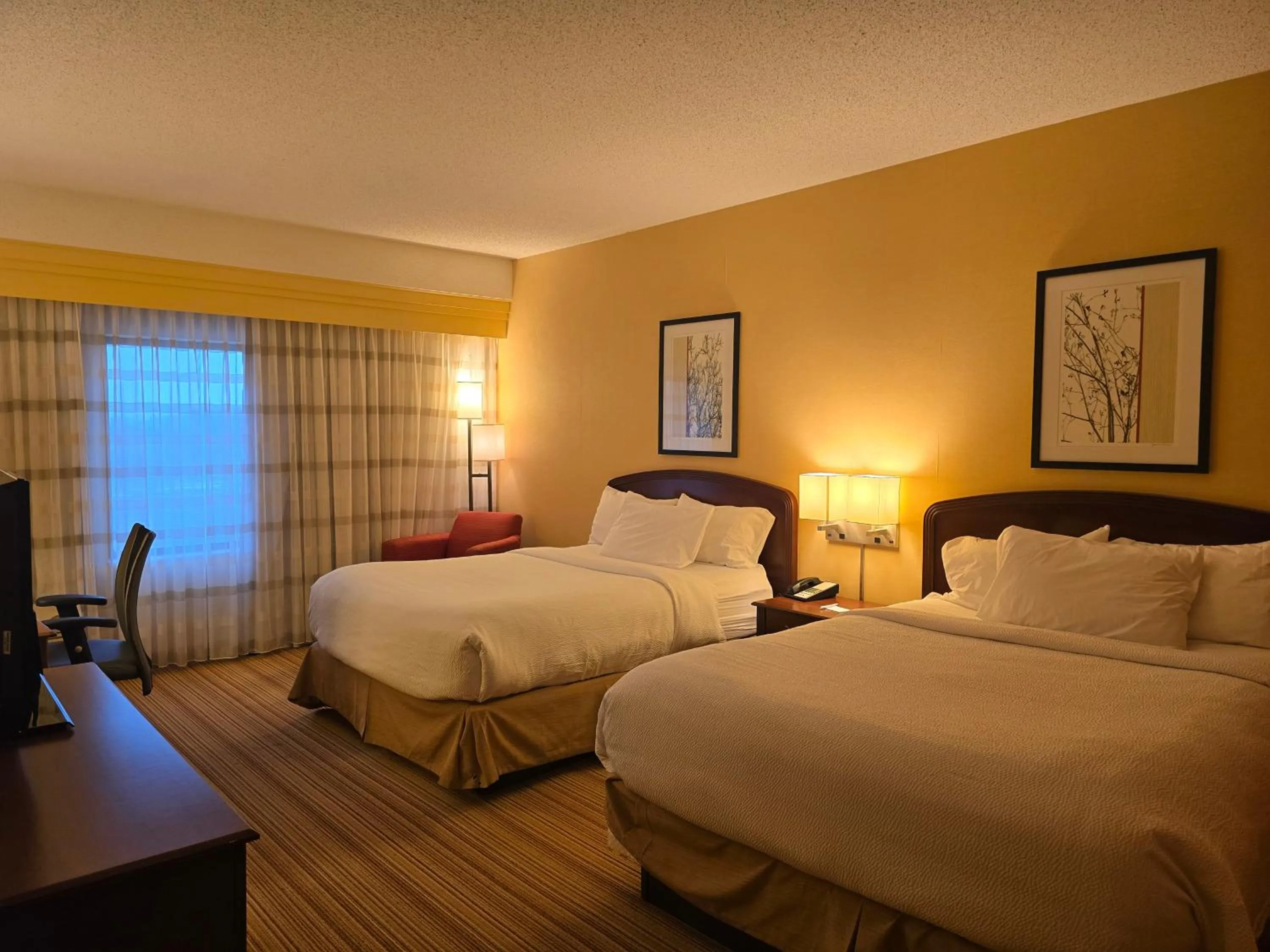 Bedroom, Bed in Country Inn & Suites by Radisson, Convention Center