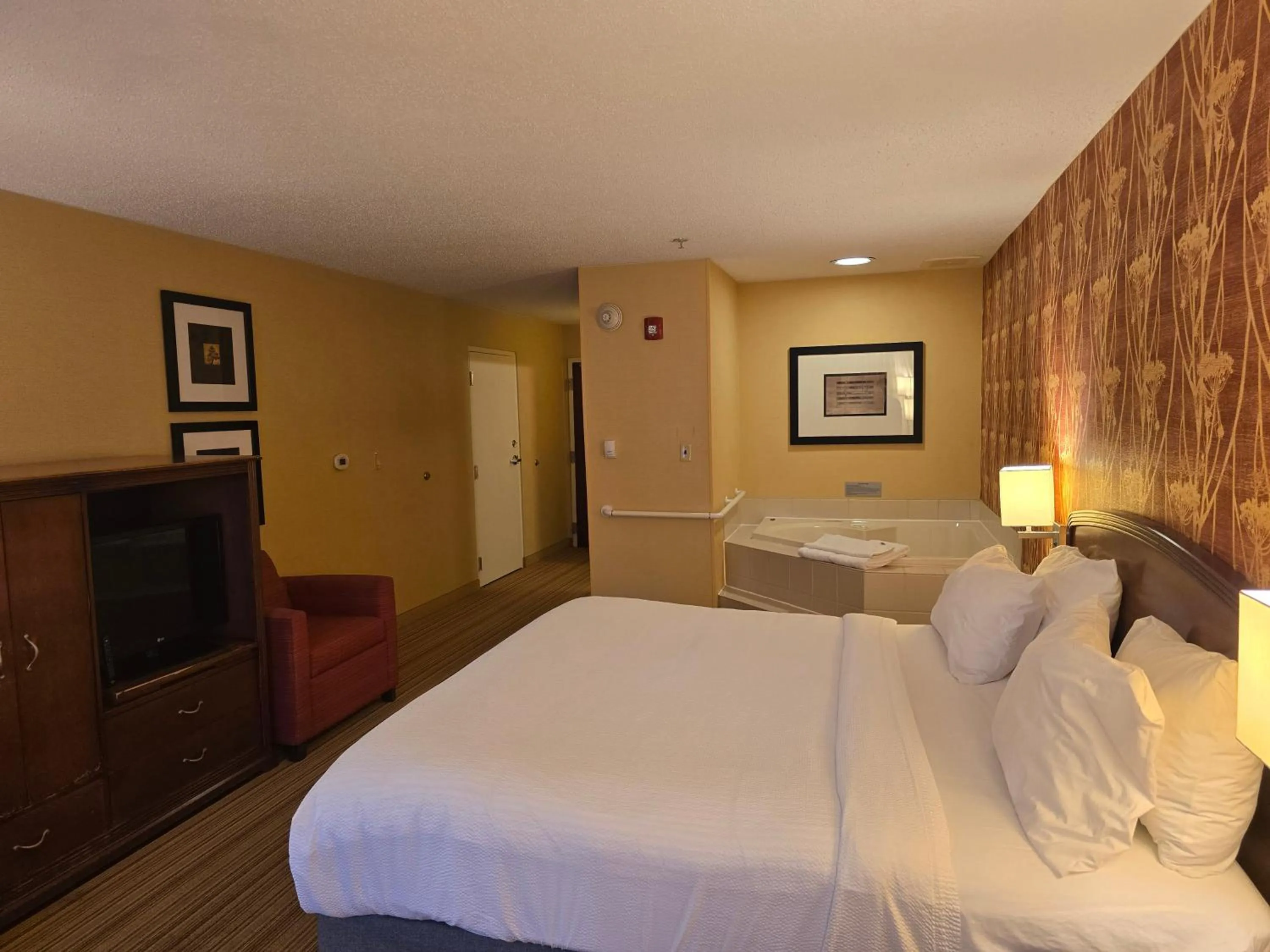 Bedroom, Bed in Country Inn & Suites by Radisson, Convention Center