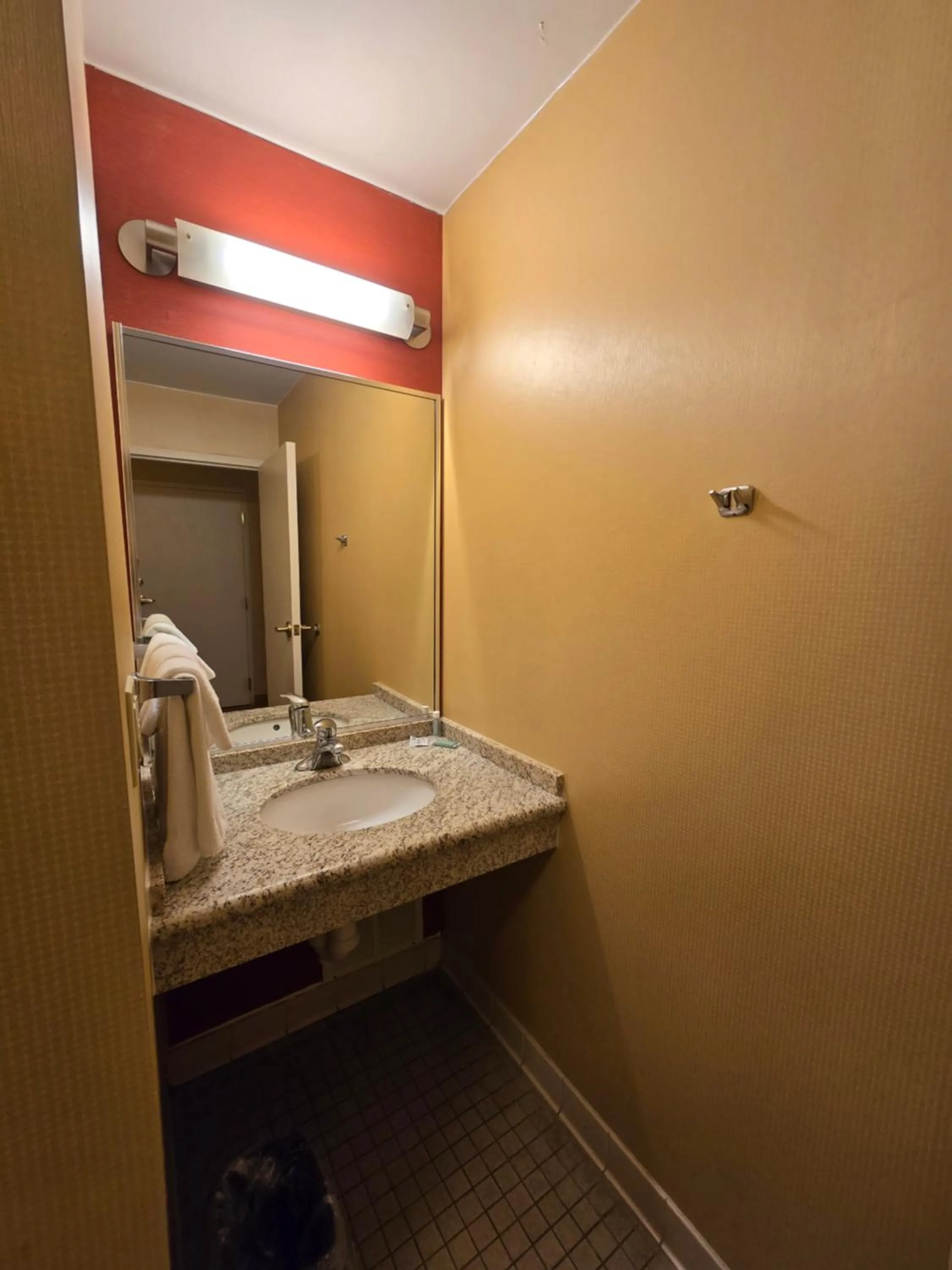 Bathroom in Country Inn & Suites by Radisson, Convention Center