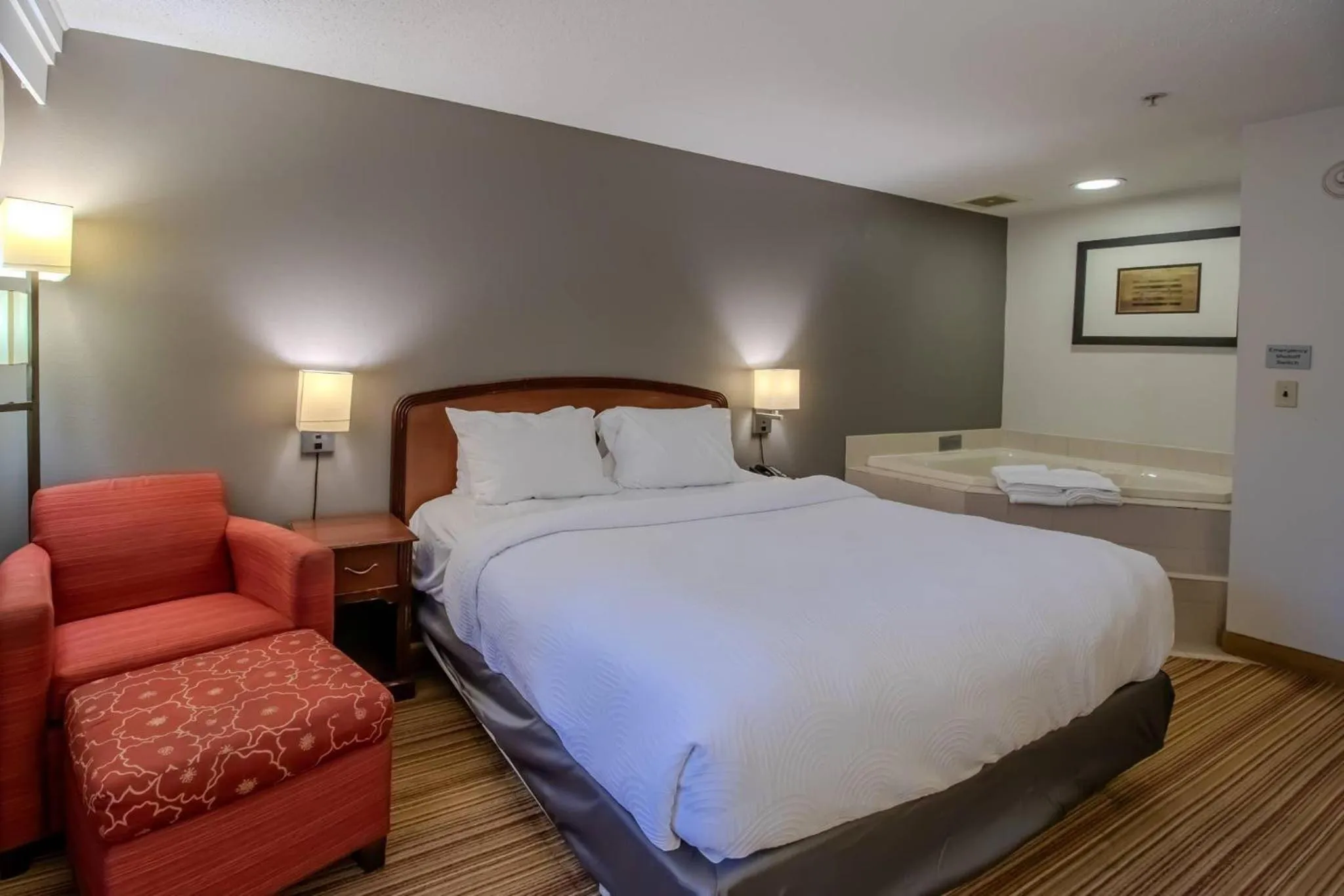 Bedroom, Bed in Country Inn & Suites by Radisson, Convention Center