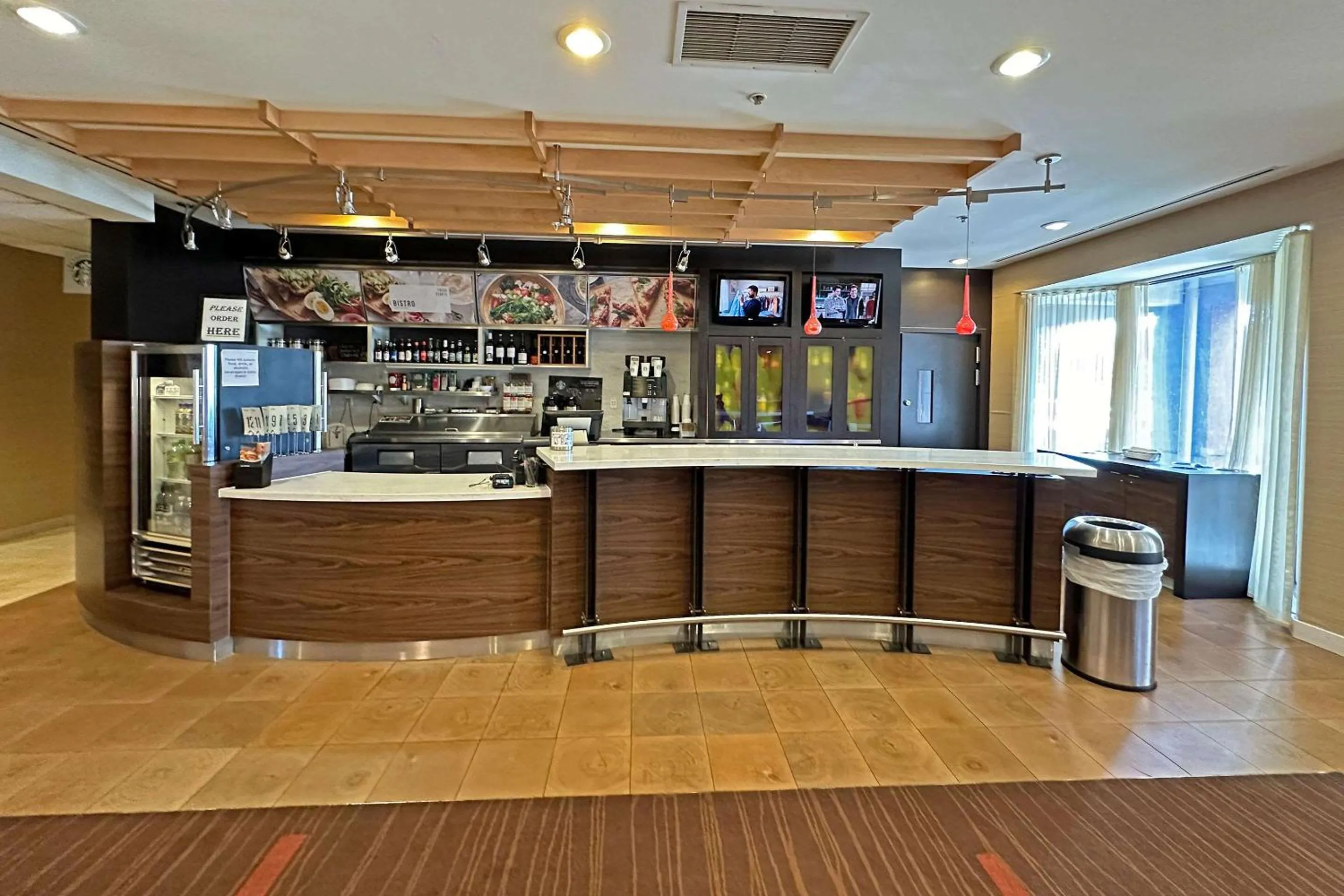 Breakfast in Courtyard Altoona