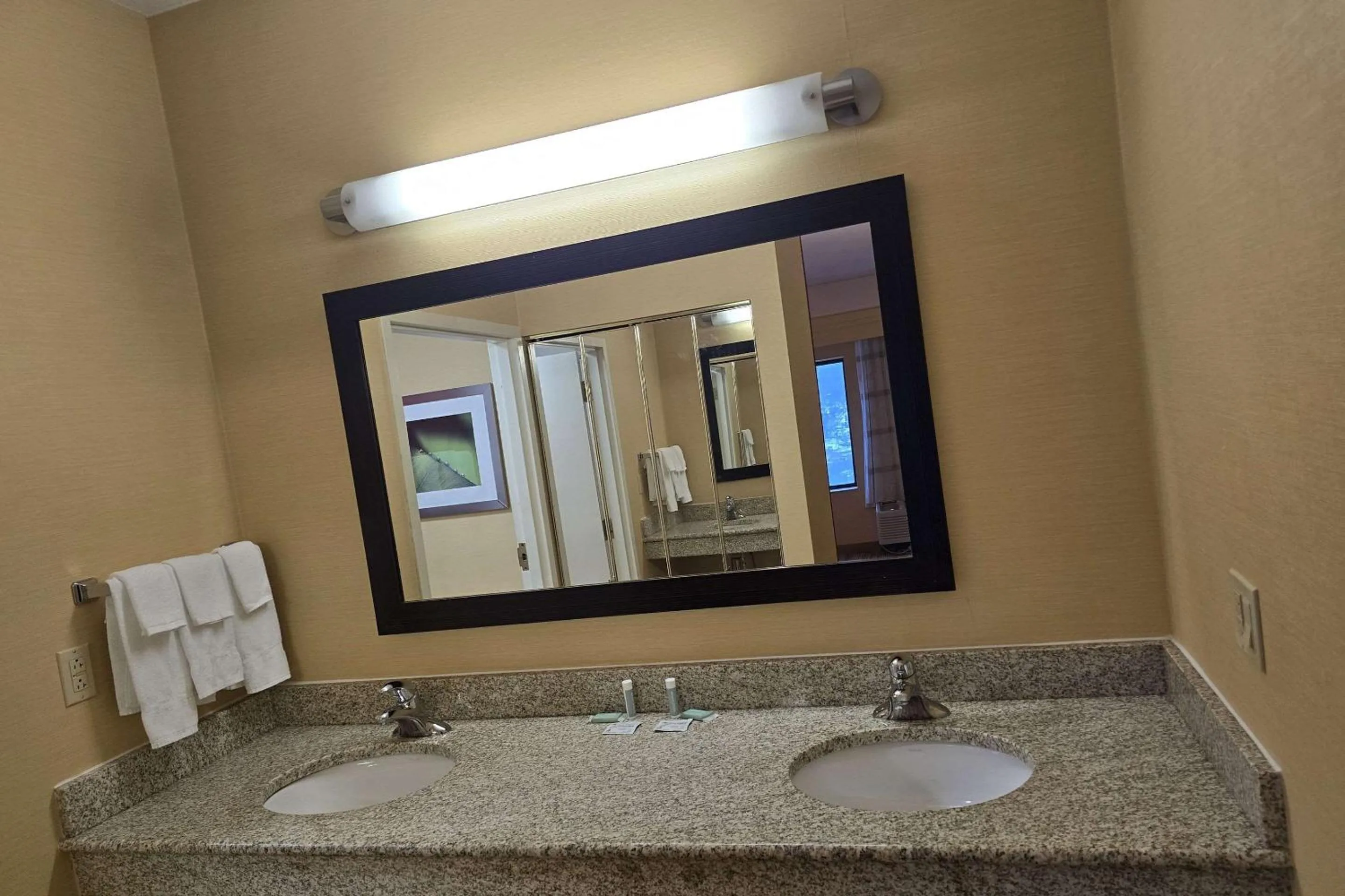 Bedroom in Courtyard Altoona