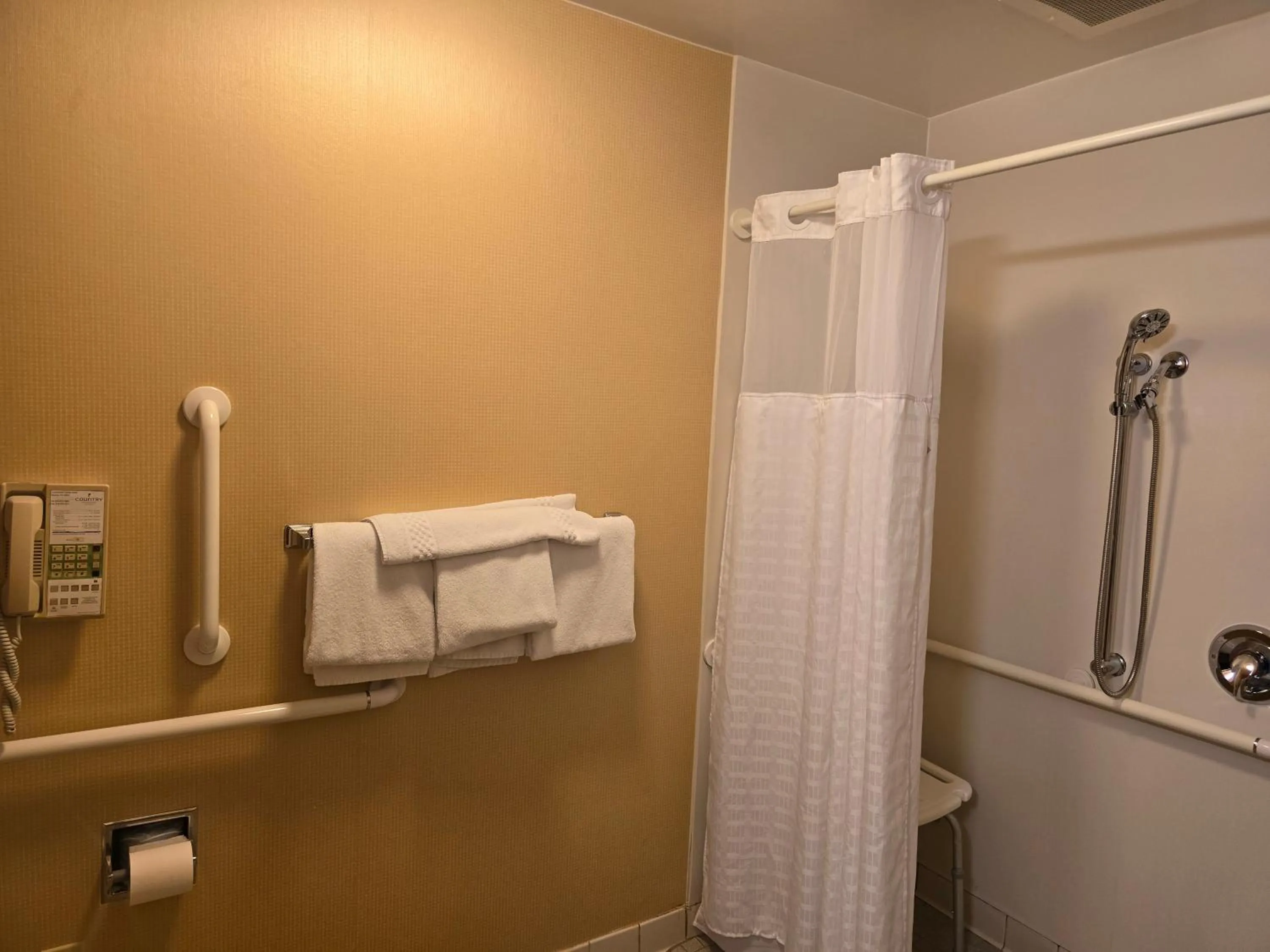 Bathroom in Country Inn & Suites by Radisson, Convention Center