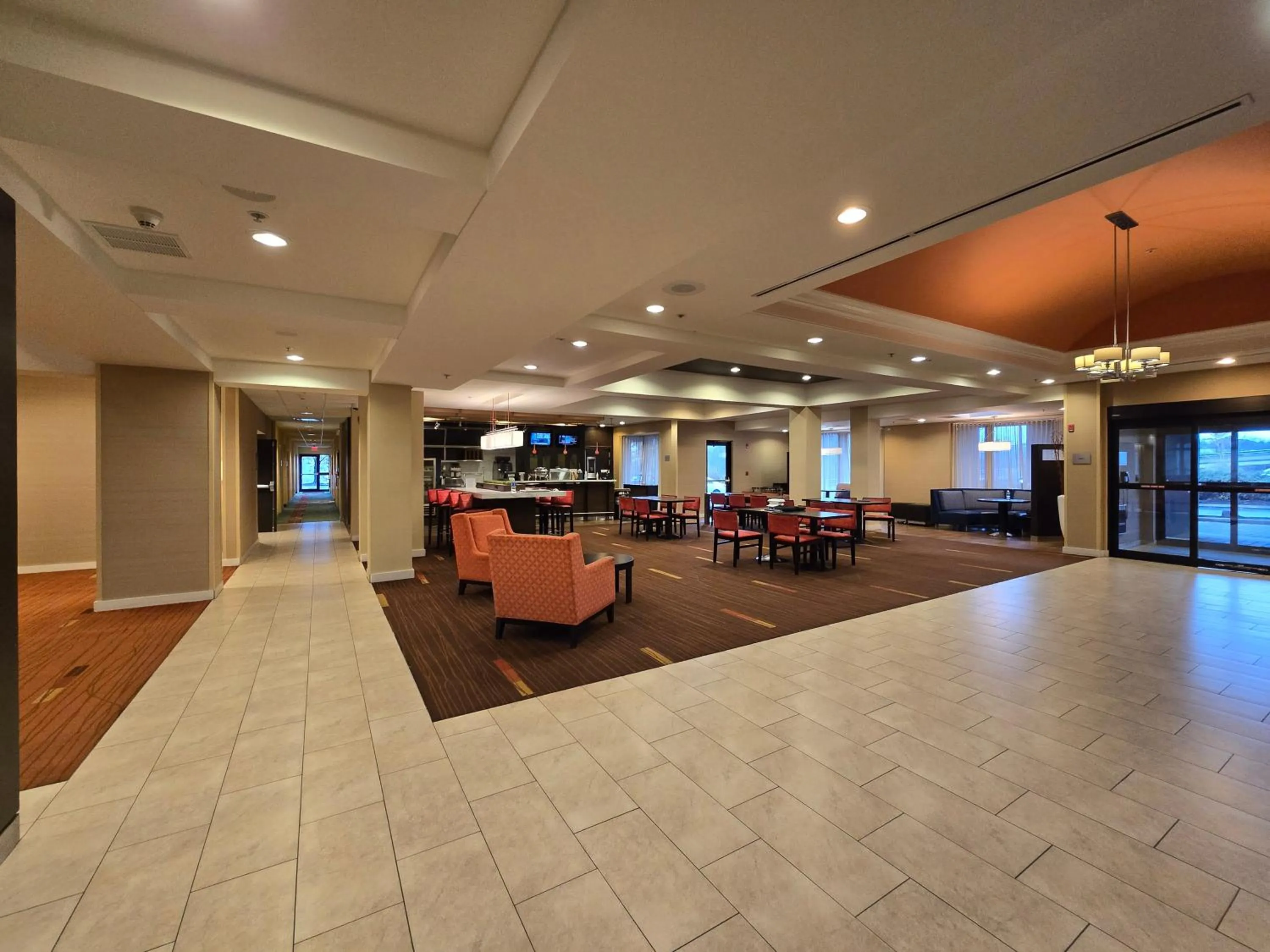 Seating area in Country Inn & Suites by Radisson, Convention Center