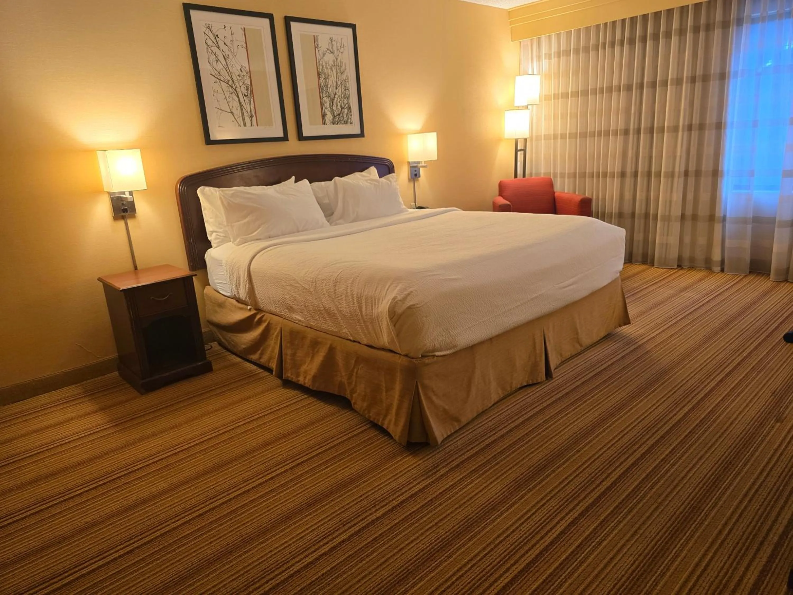 Bedroom, Bed in Country Inn & Suites by Radisson, Convention Center