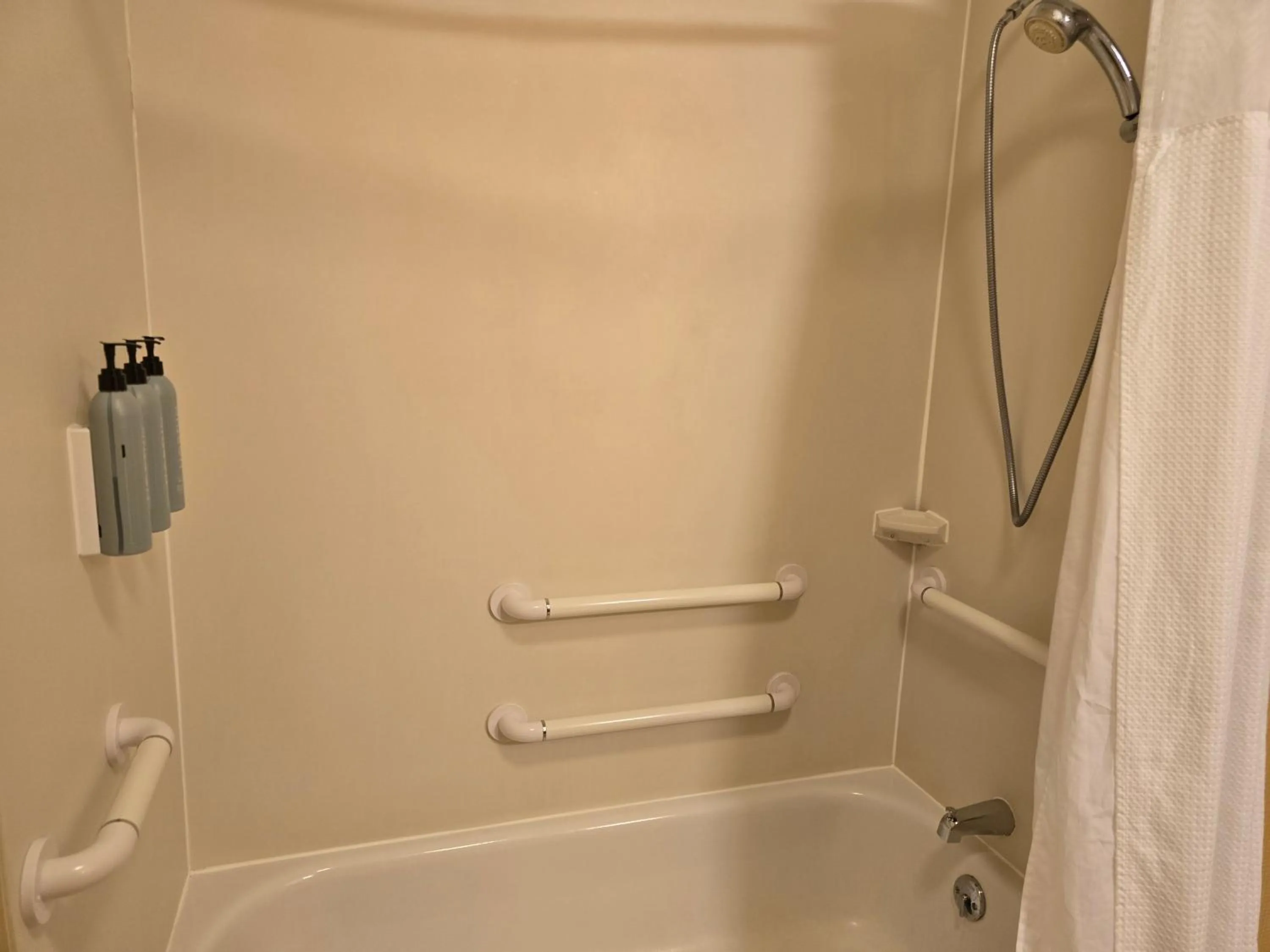 Bathroom in Country Inn & Suites by Radisson, Convention Center