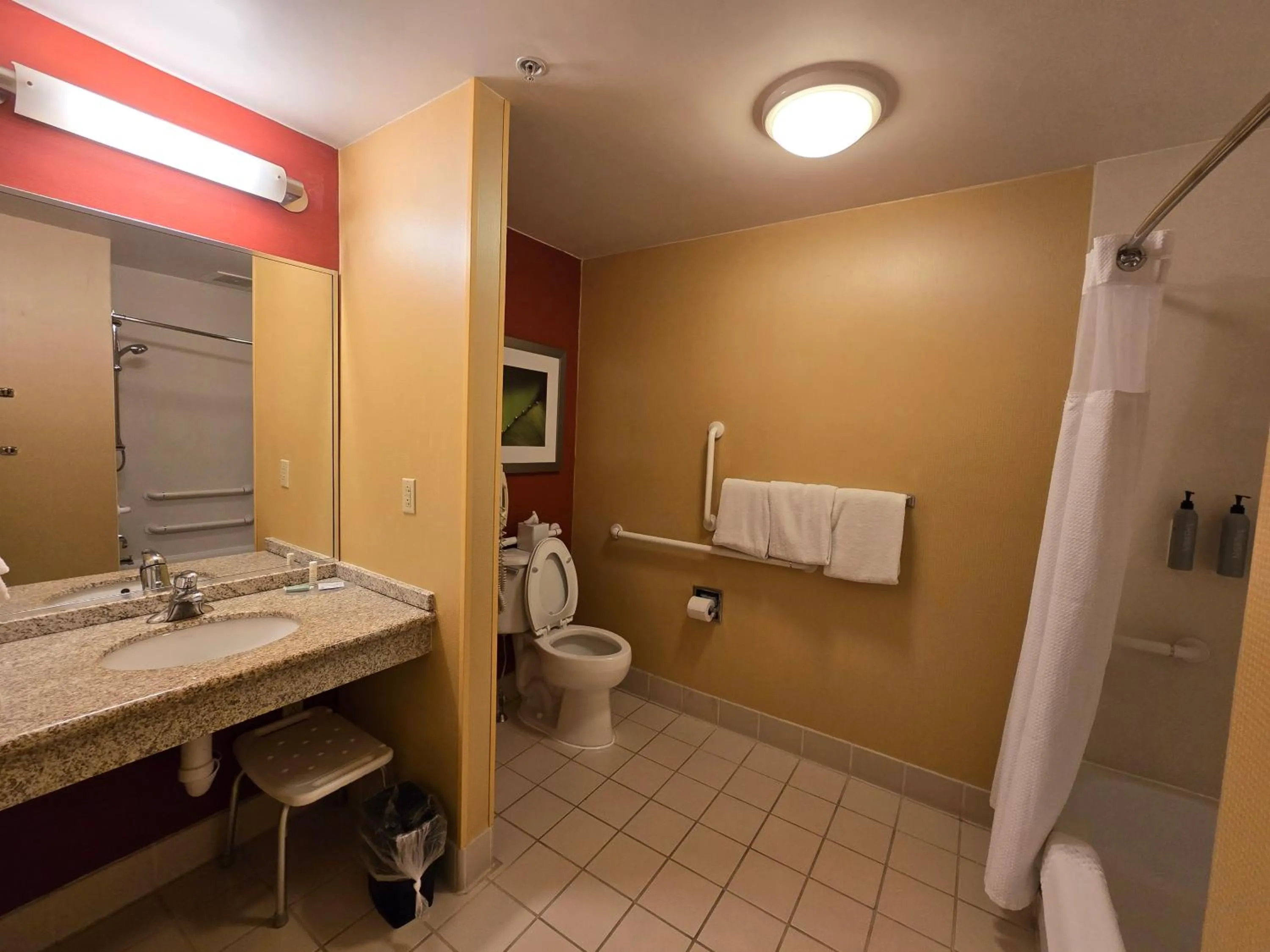 Bathroom in Country Inn & Suites by Radisson, Convention Center