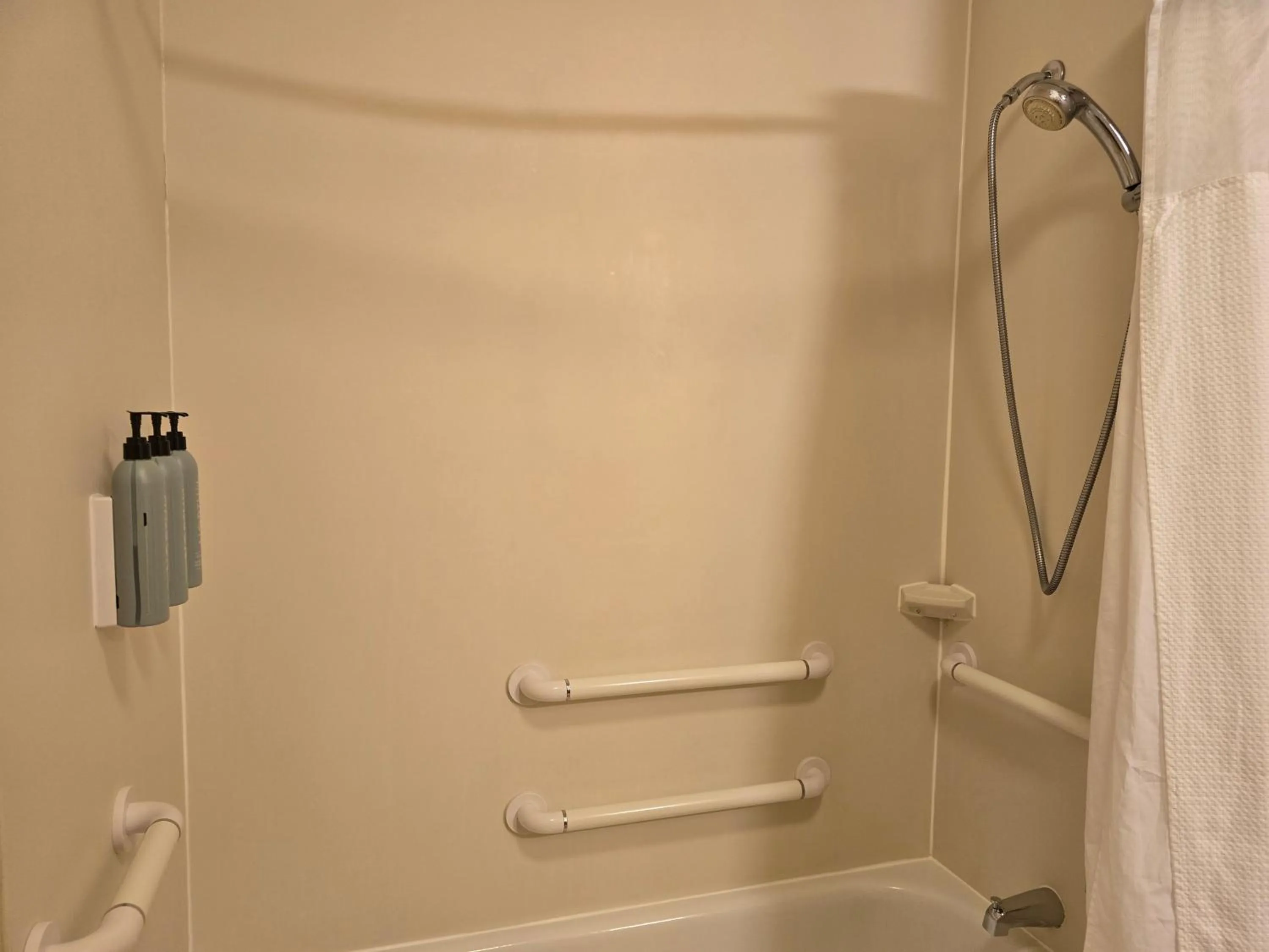 Bathroom in Country Inn & Suites by Radisson, Convention Center