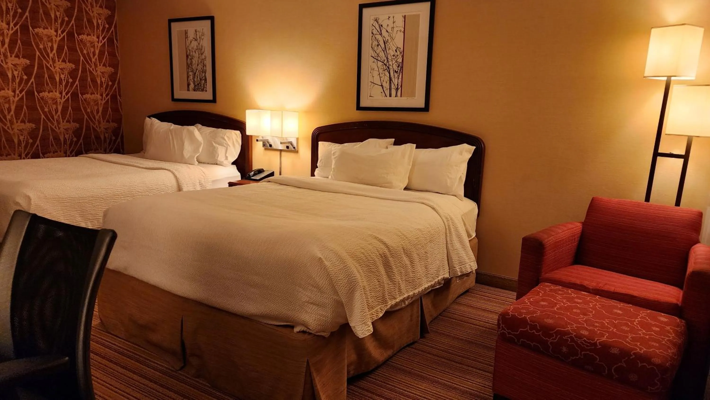 Bedroom, Bed in Country Inn & Suites by Radisson, Convention Center