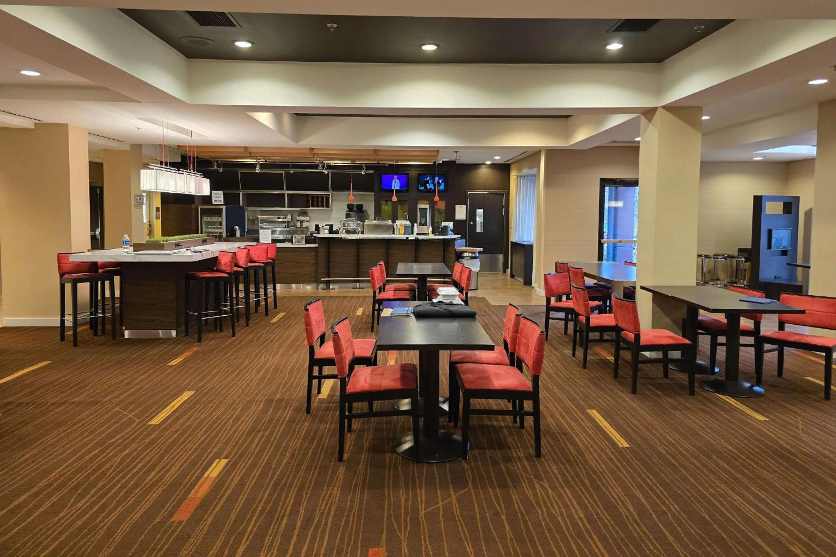 Lounge or bar in Courtyard Altoona