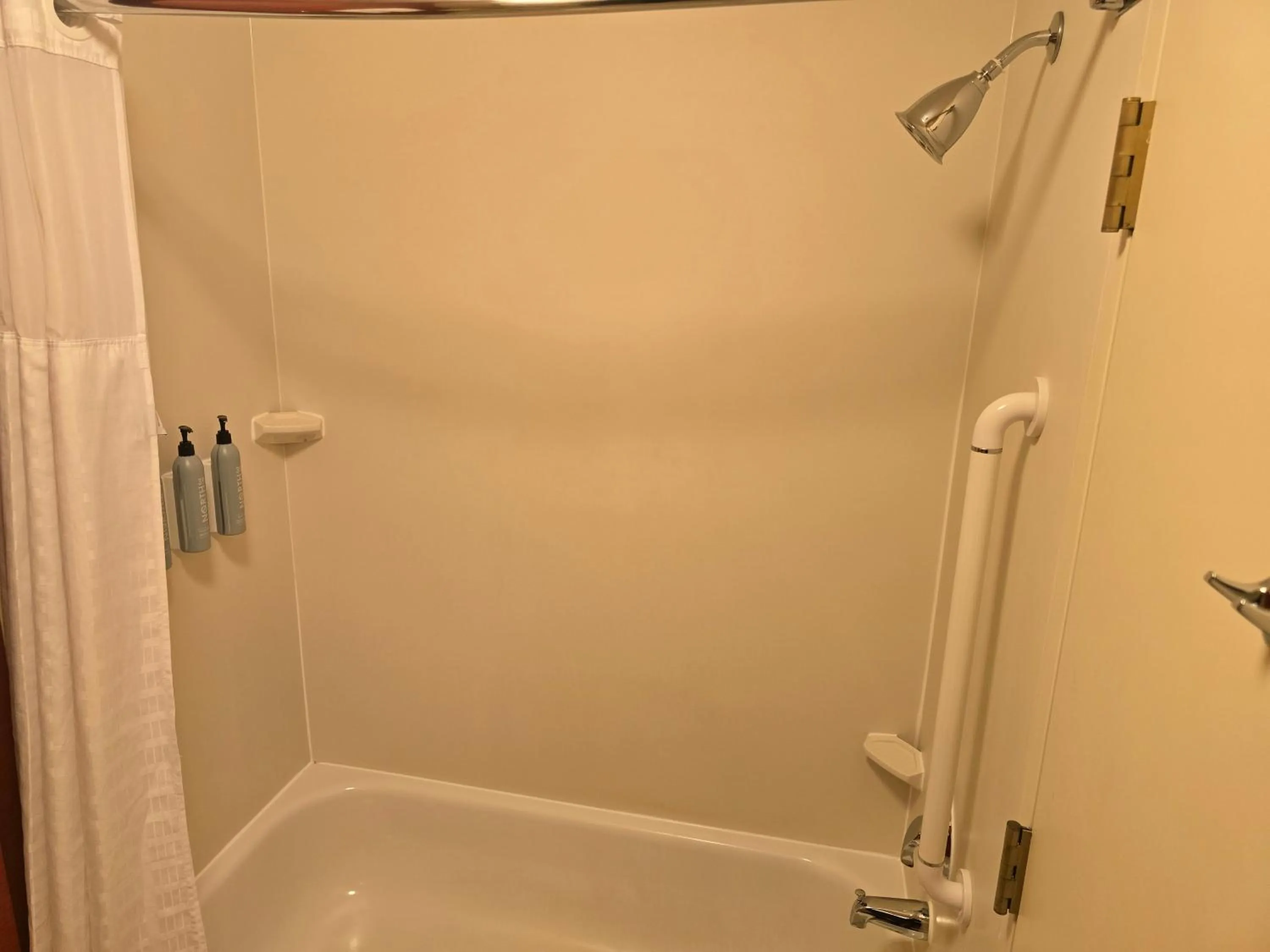 Bathroom in Country Inn & Suites by Radisson, Convention Center