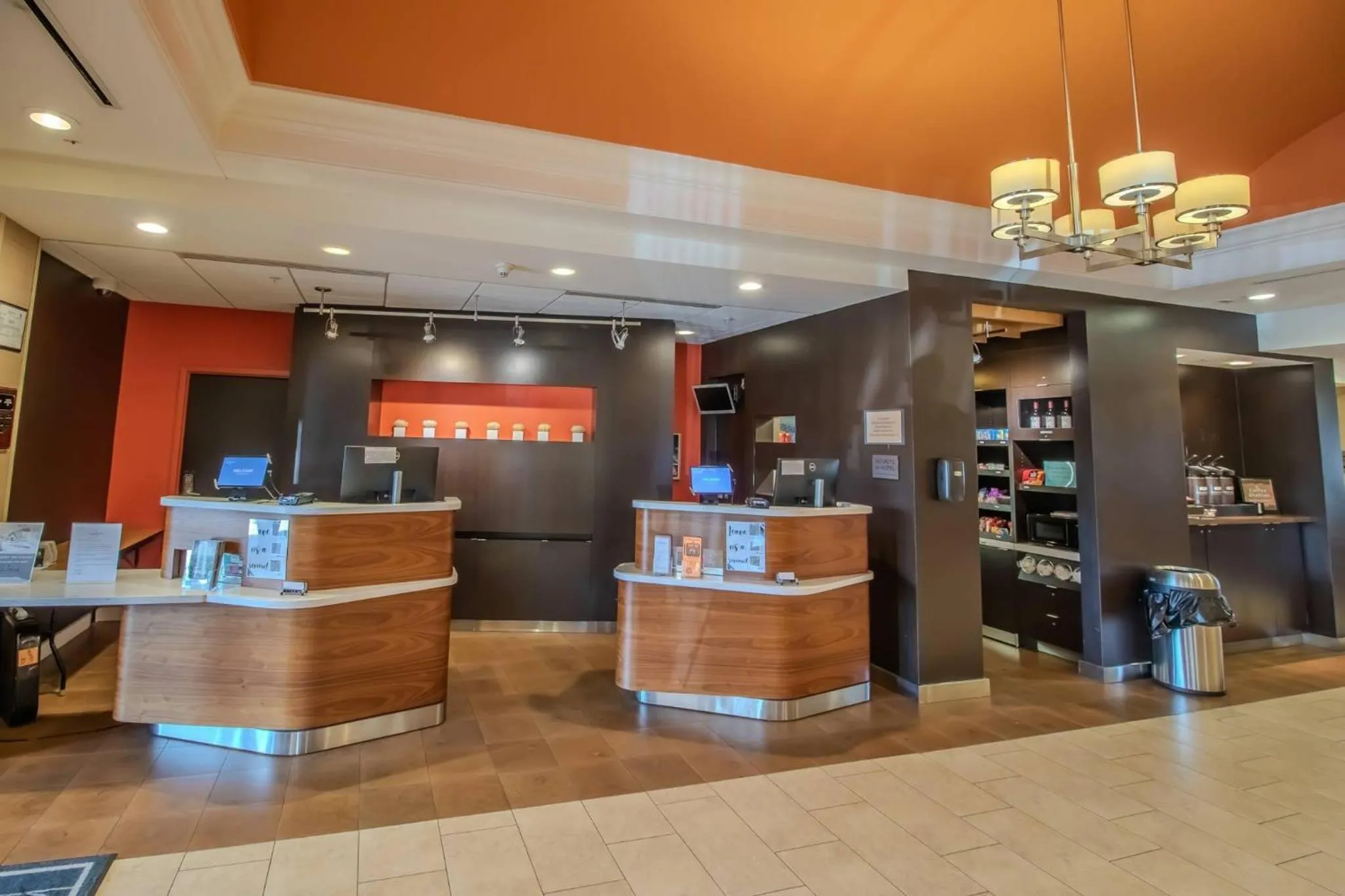 Lobby or reception in Country Inn & Suites by Radisson, Convention Center
