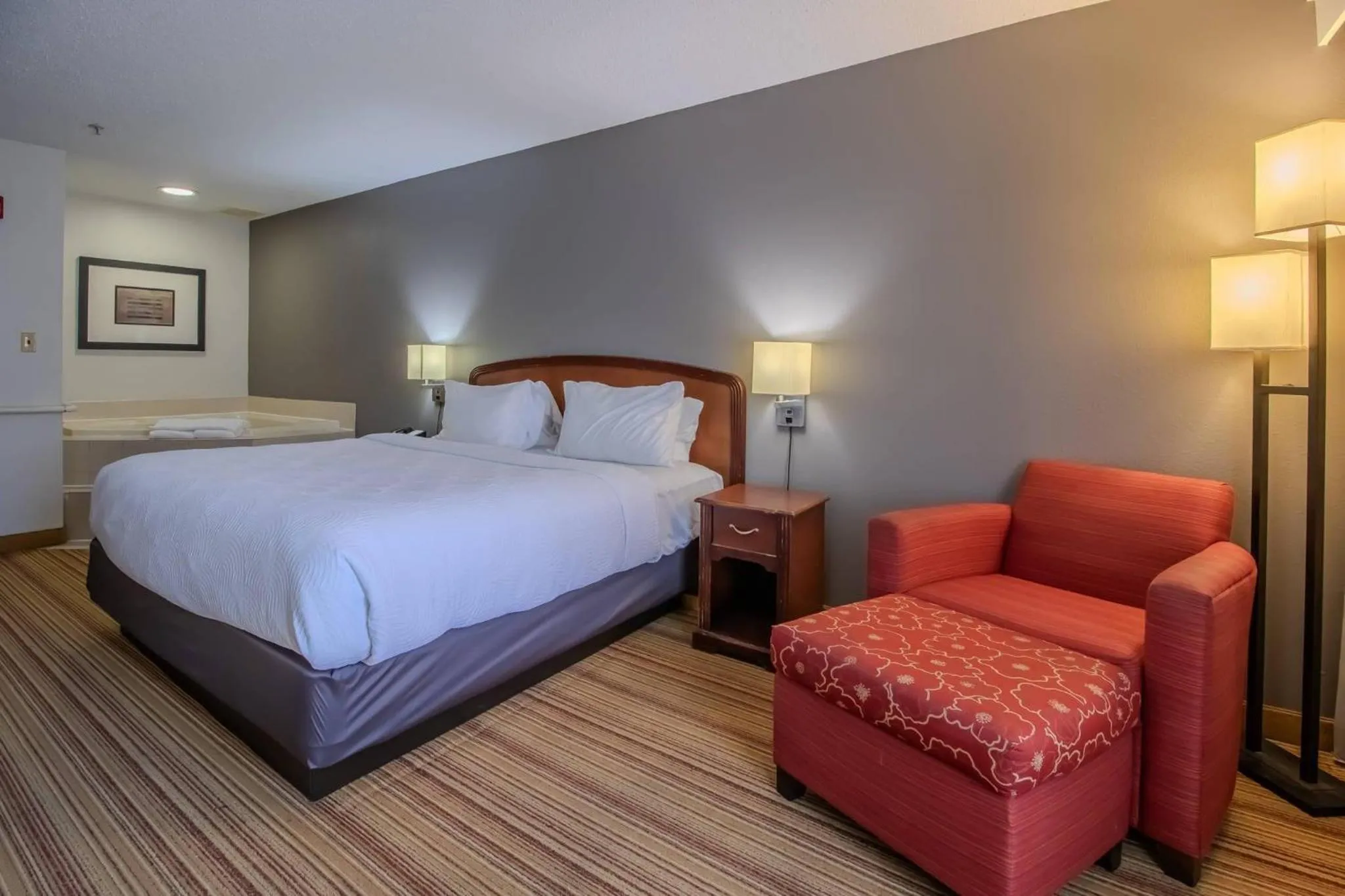 Bedroom, Bed in Country Inn & Suites by Radisson, Convention Center