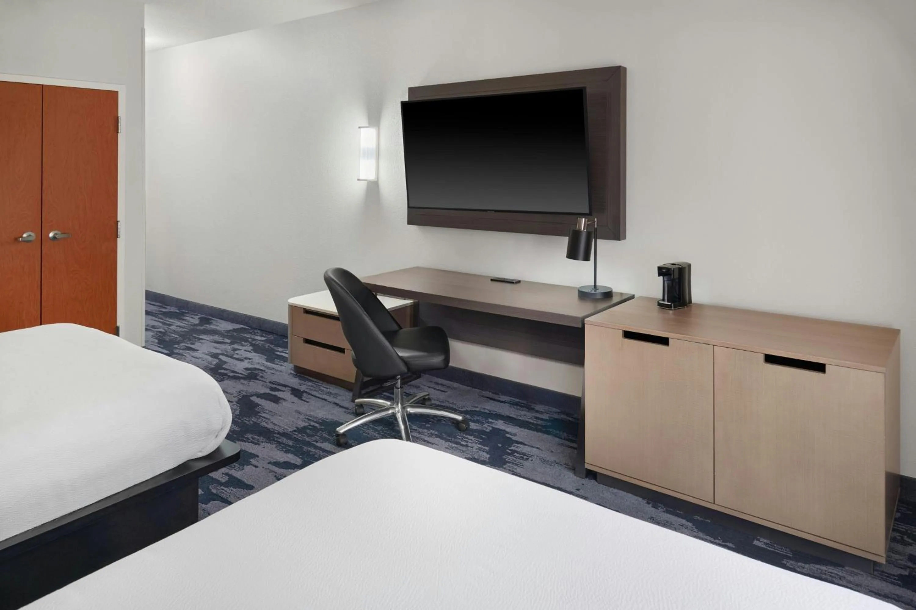 Photo of the whole room, Bed in Fairfield Inn & Suites Cartersville