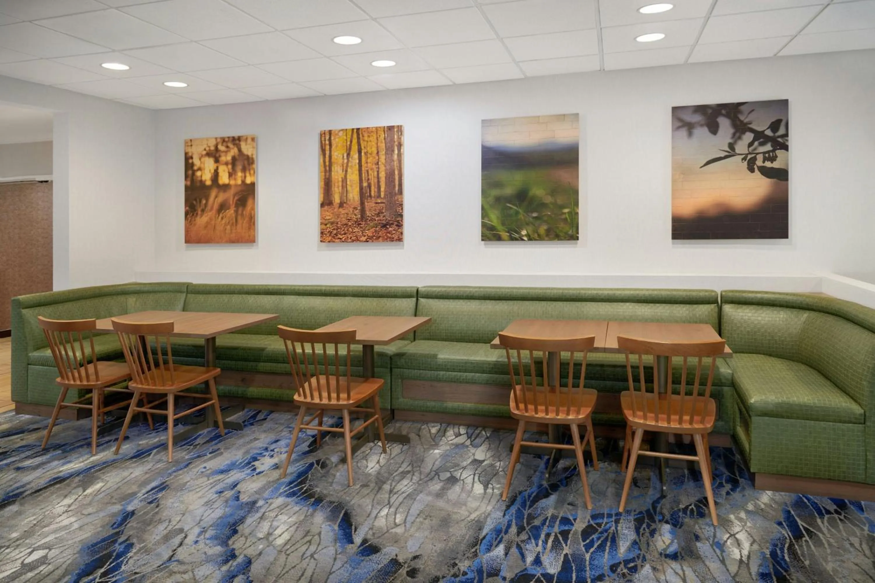 Breakfast in Fairfield Inn & Suites Cartersville