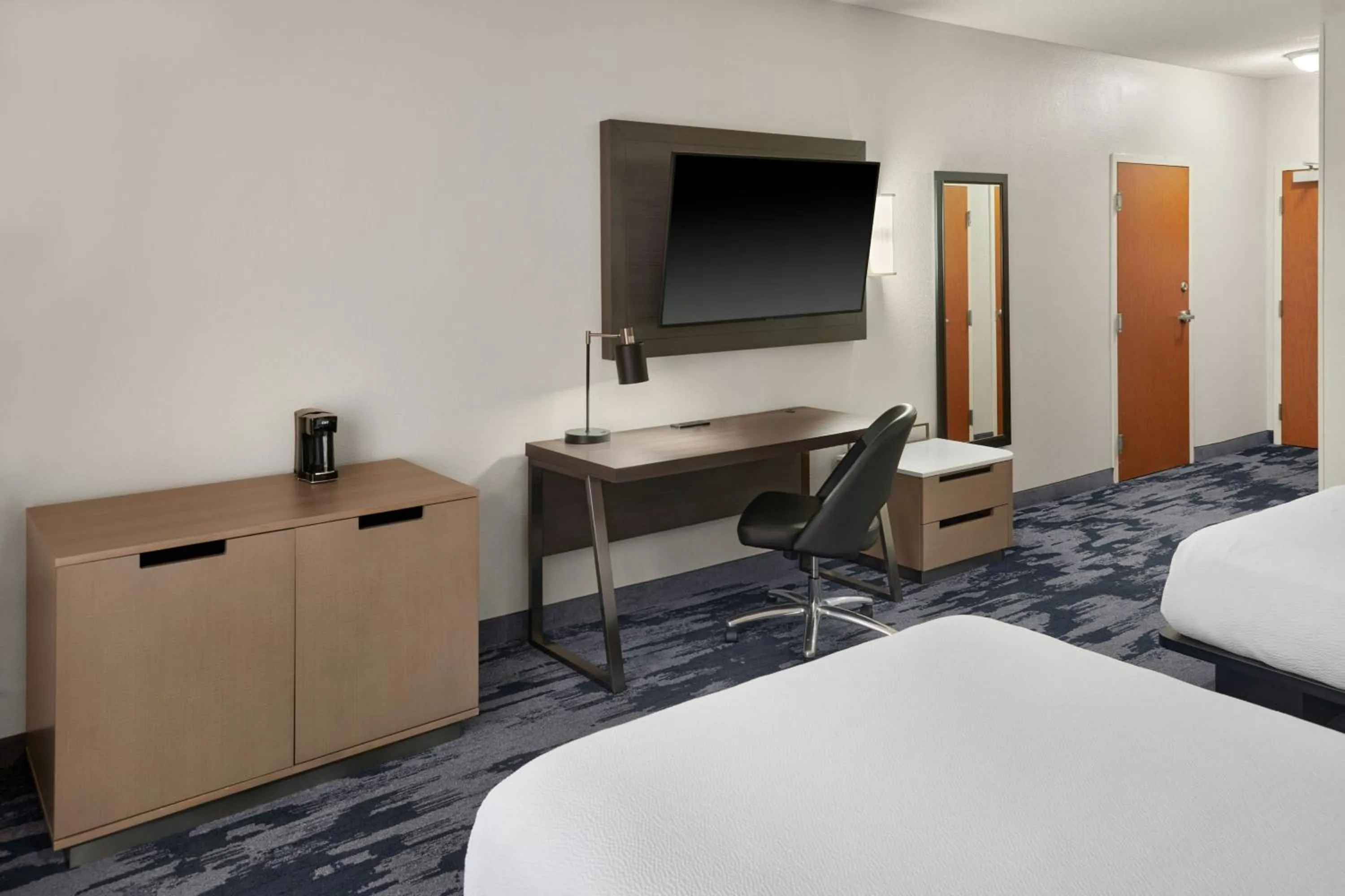 Photo of the whole room, Bed in Fairfield Inn & Suites Cartersville