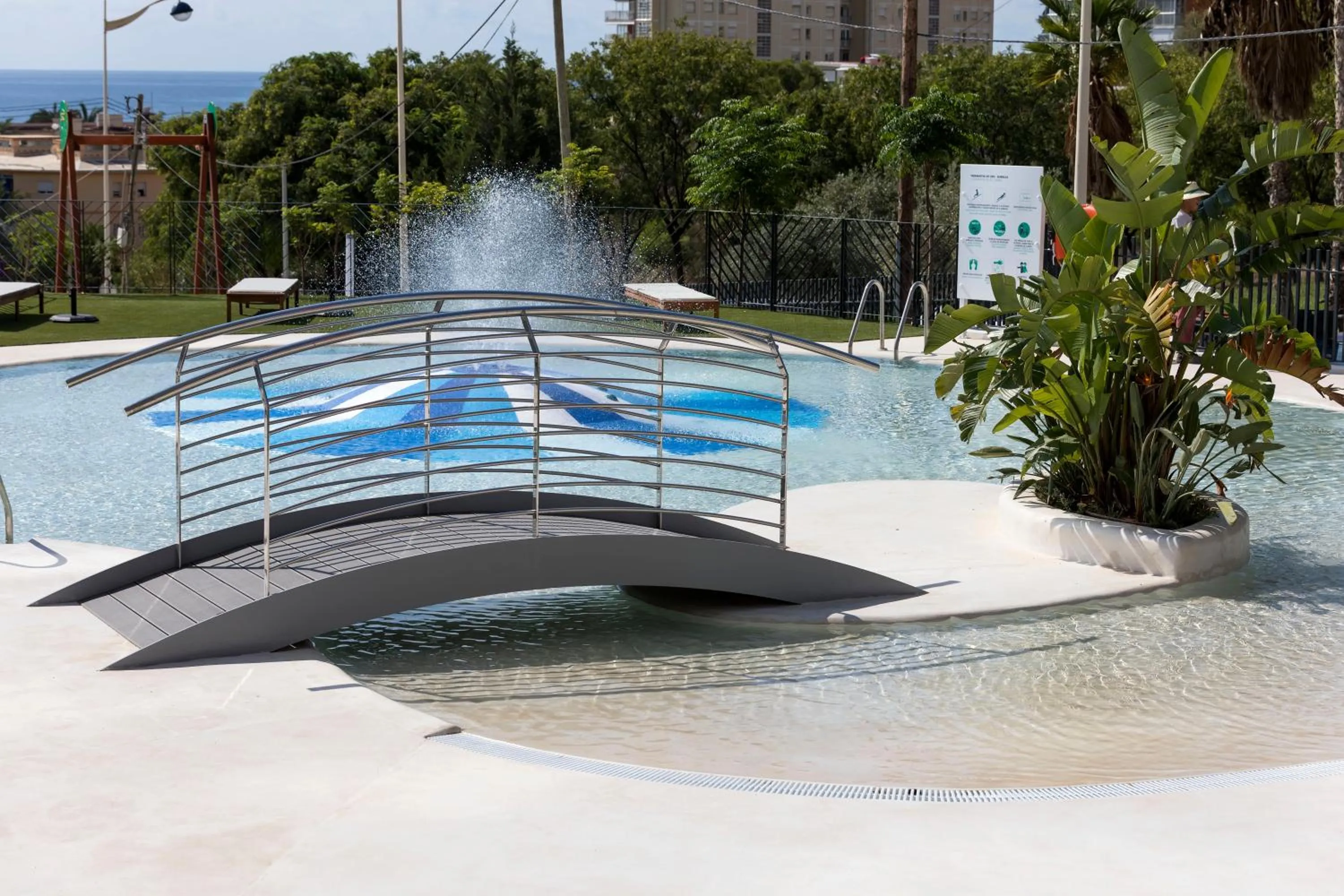 Swimming pool in Sunset Drive Benidorm by Mar Holidays