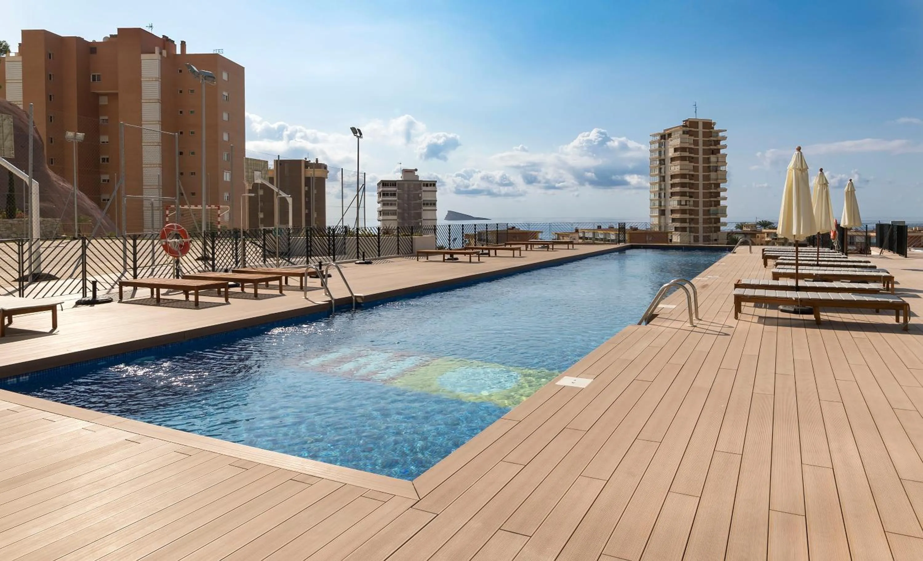 Swimming pool in Sunset Drive Benidorm by Mar Holidays