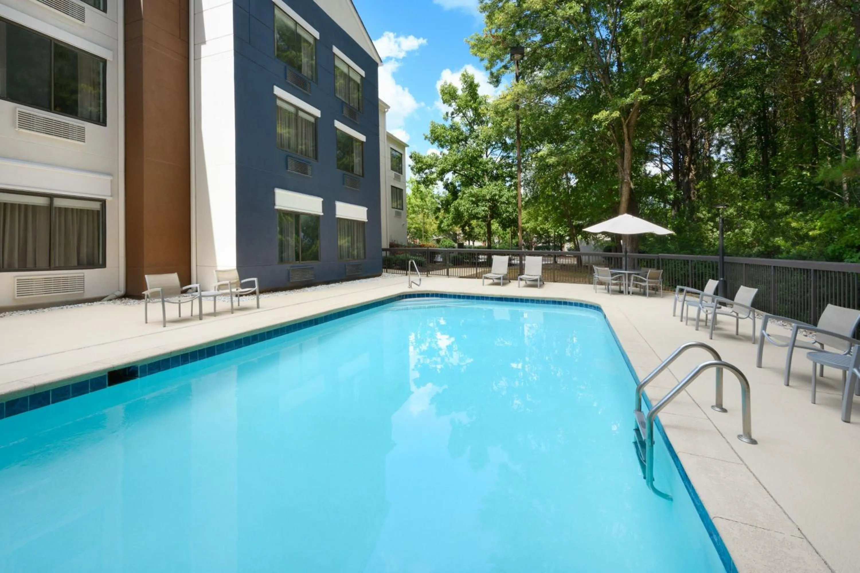 Swimming pool in SpringHill Suites by Marriott Newnan