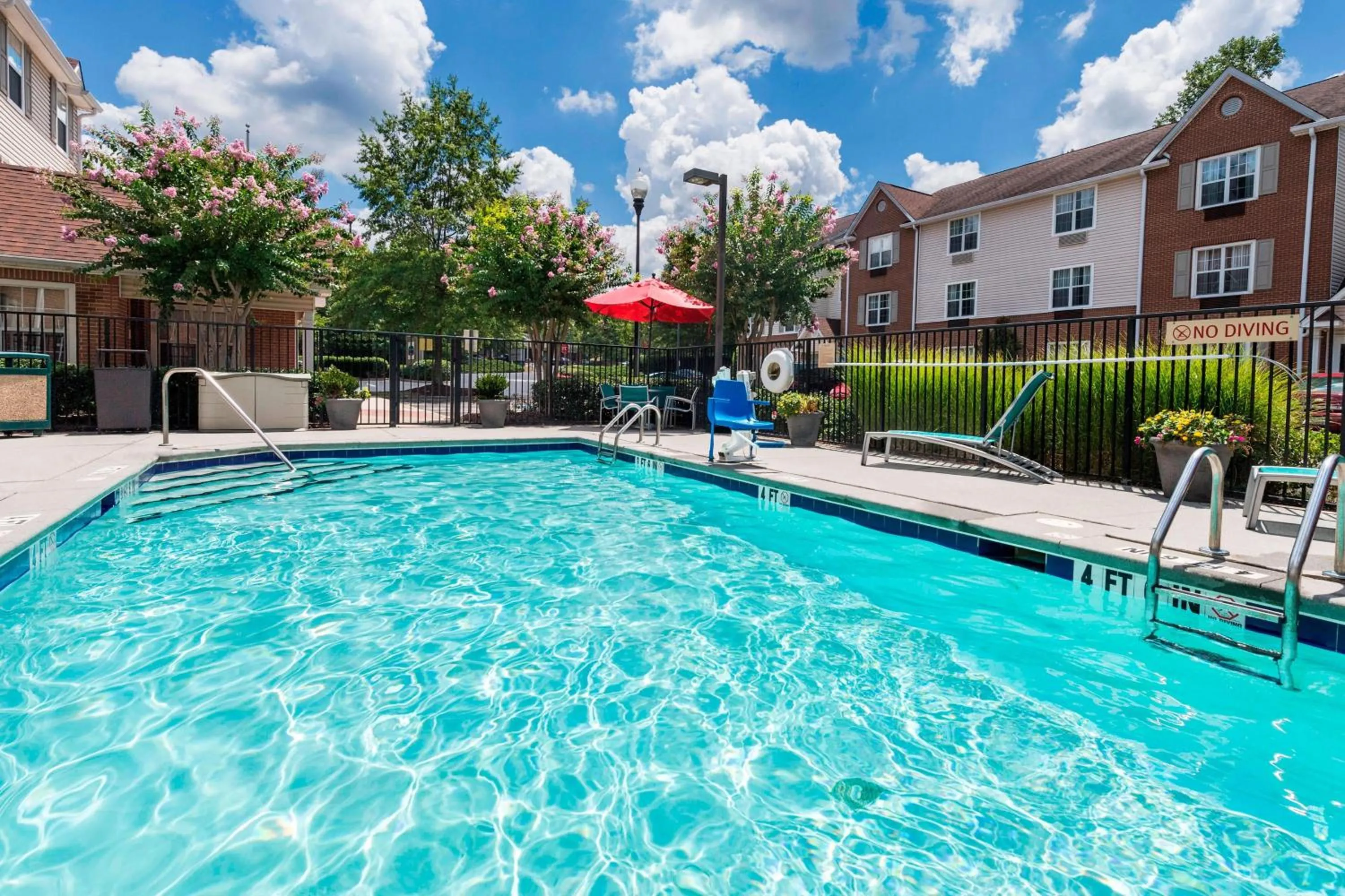Swimming pool in TownePlace Suites by Marriott Atlanta Kennesaw